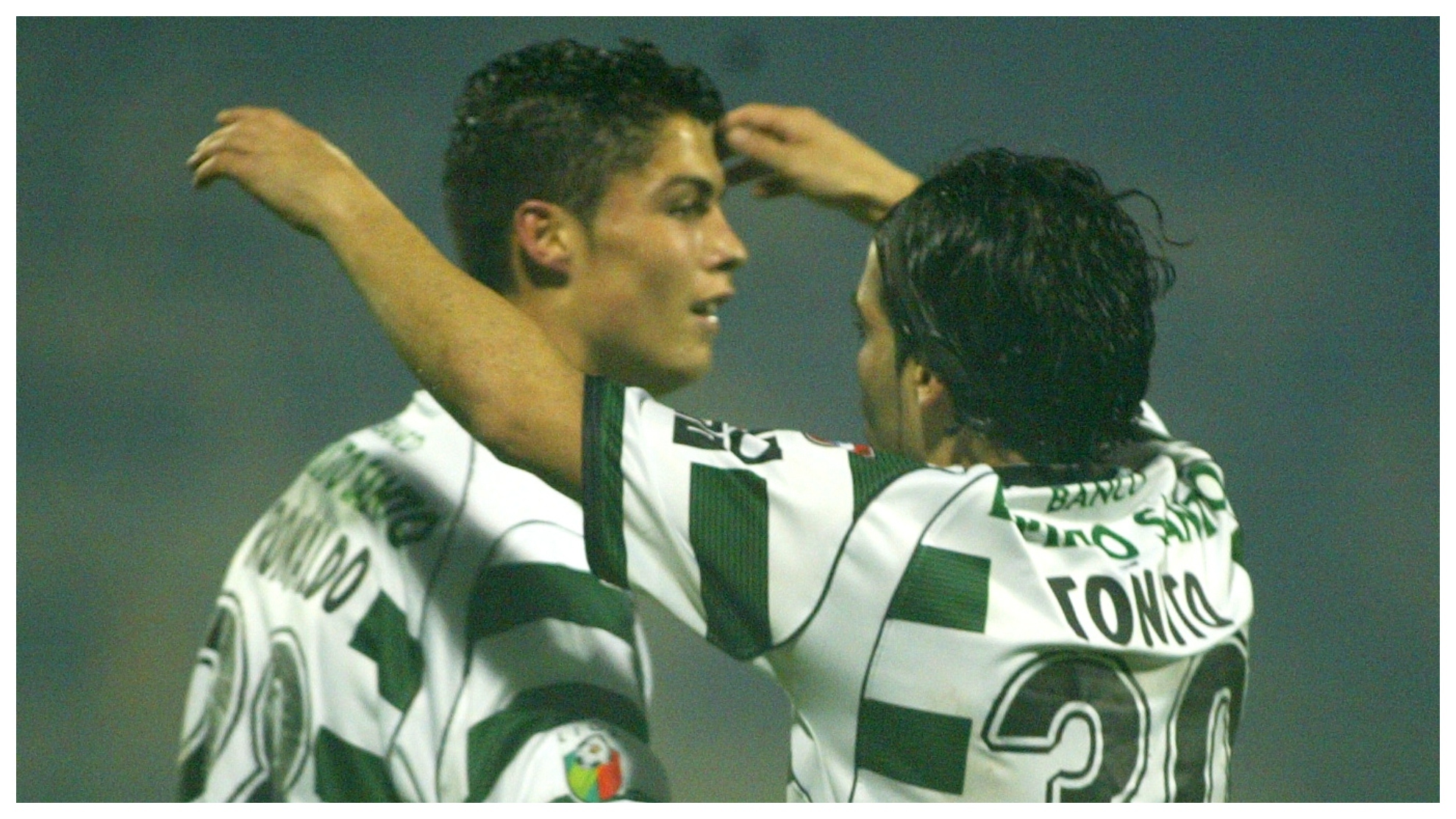 Cristiano Ronaldo celebra un gol siendo jugador del Sporting CP con el español Toñito.