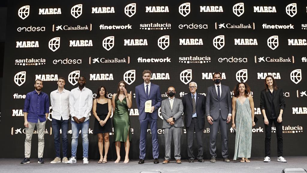 Los premiados en la II Gala del baloncesto español.