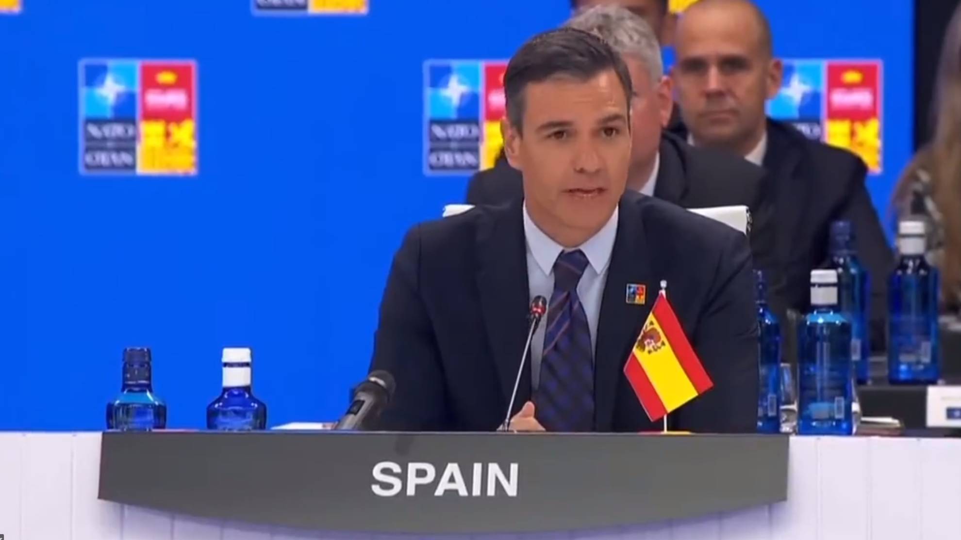 El error viral en el arranque de la Cumbre de la OTAN con Pedro Sánchez y la bandera de España
