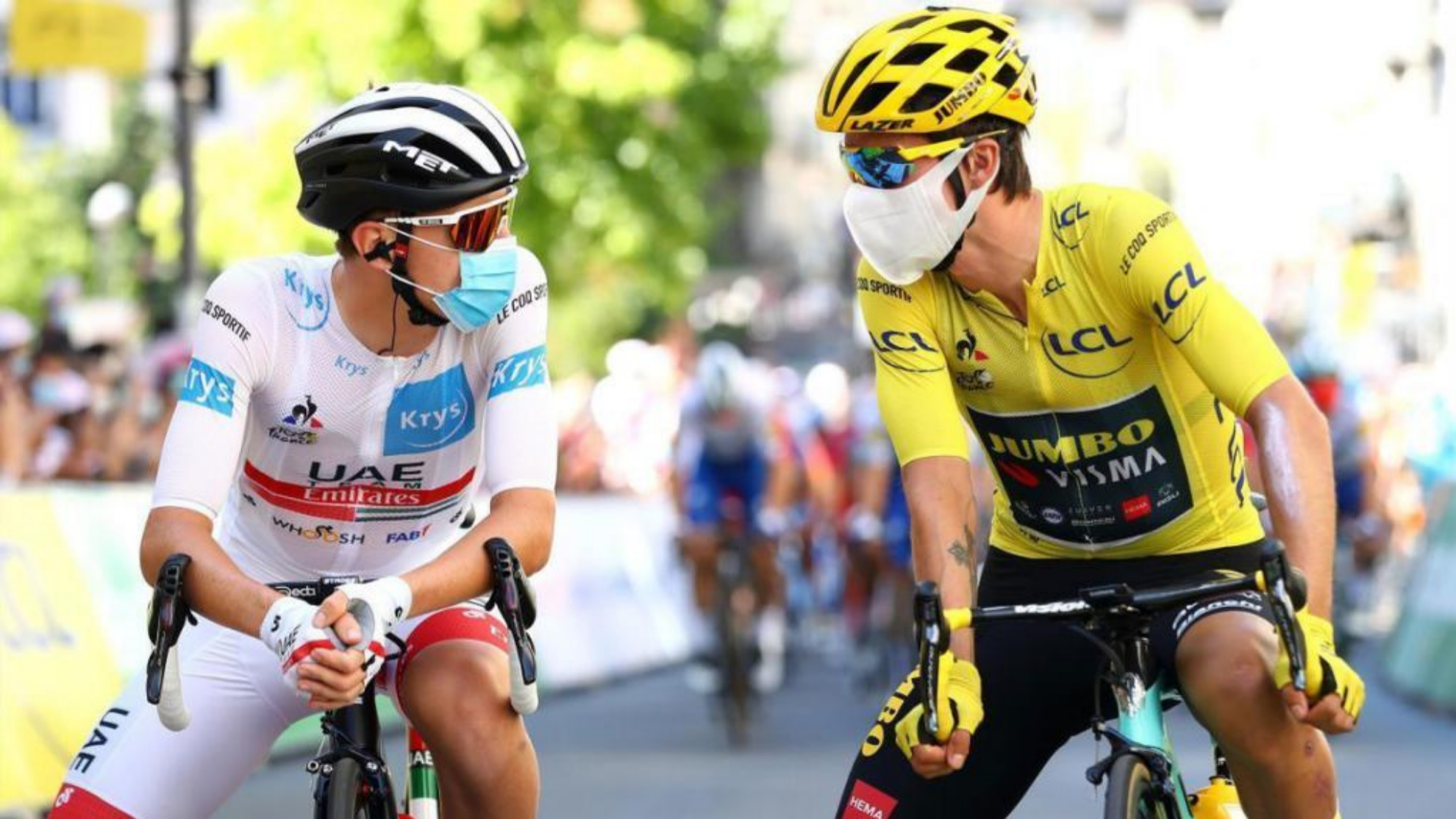 Pogacar y Roglic en la previa de una etapa del Tour de Francia 2020