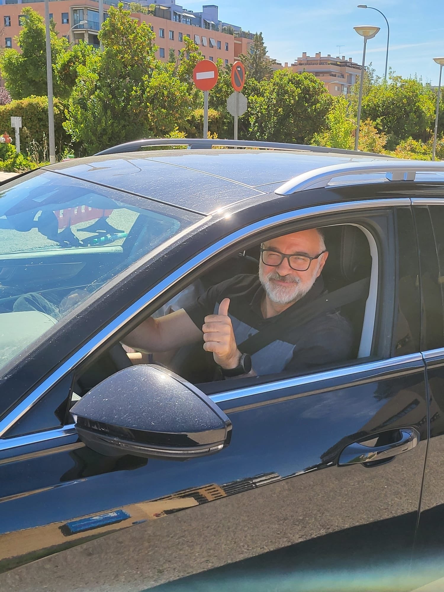Pablo Laso, leaving the hospital driving his own vehicle.