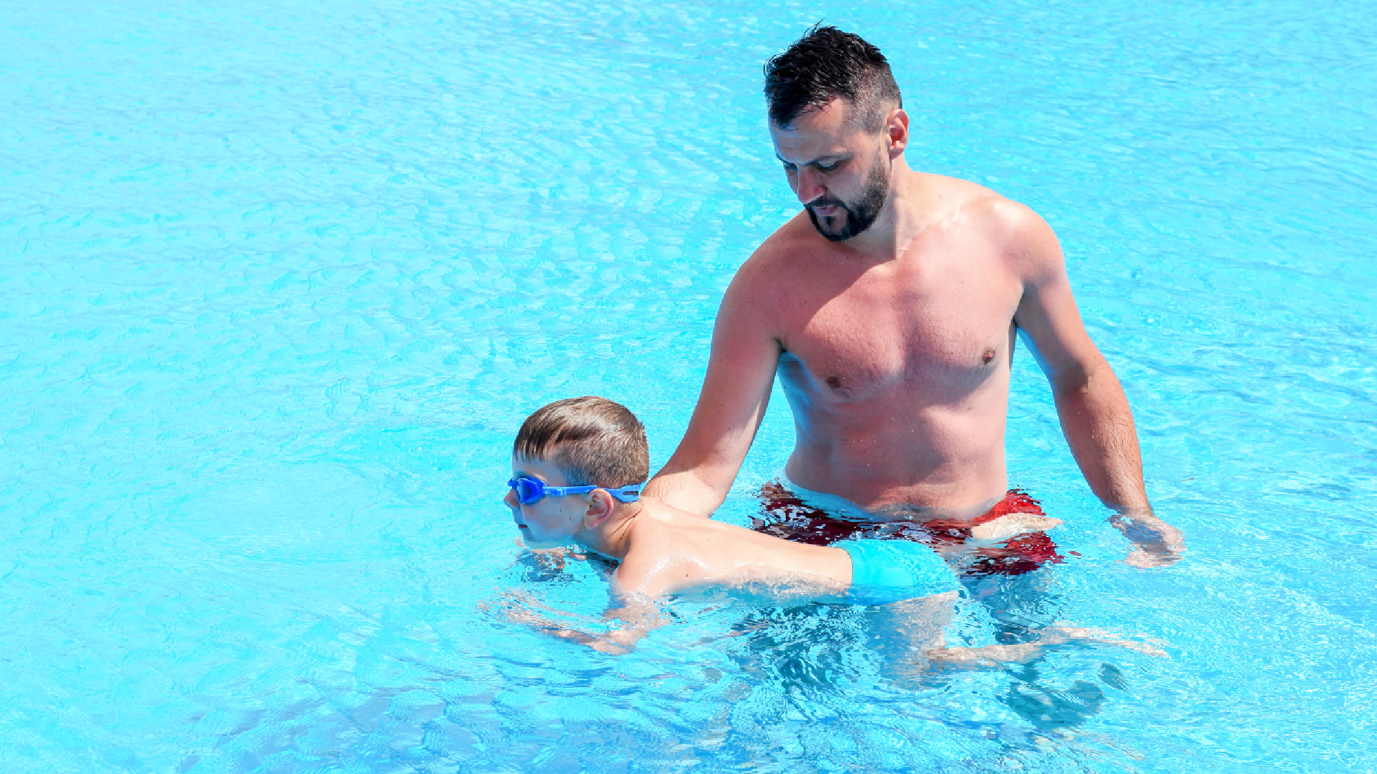 como enseñar a tu hijo a nadar