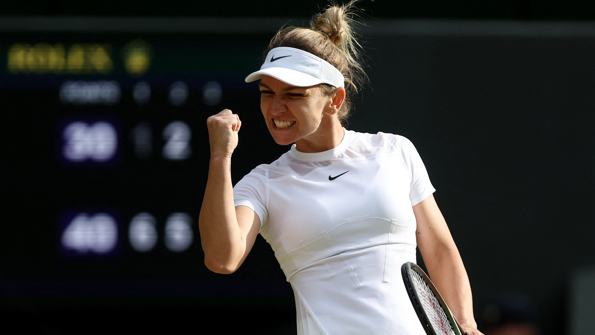 Simona Halep en su victoria sobre Paula Badosa en Wimbledon 2022.