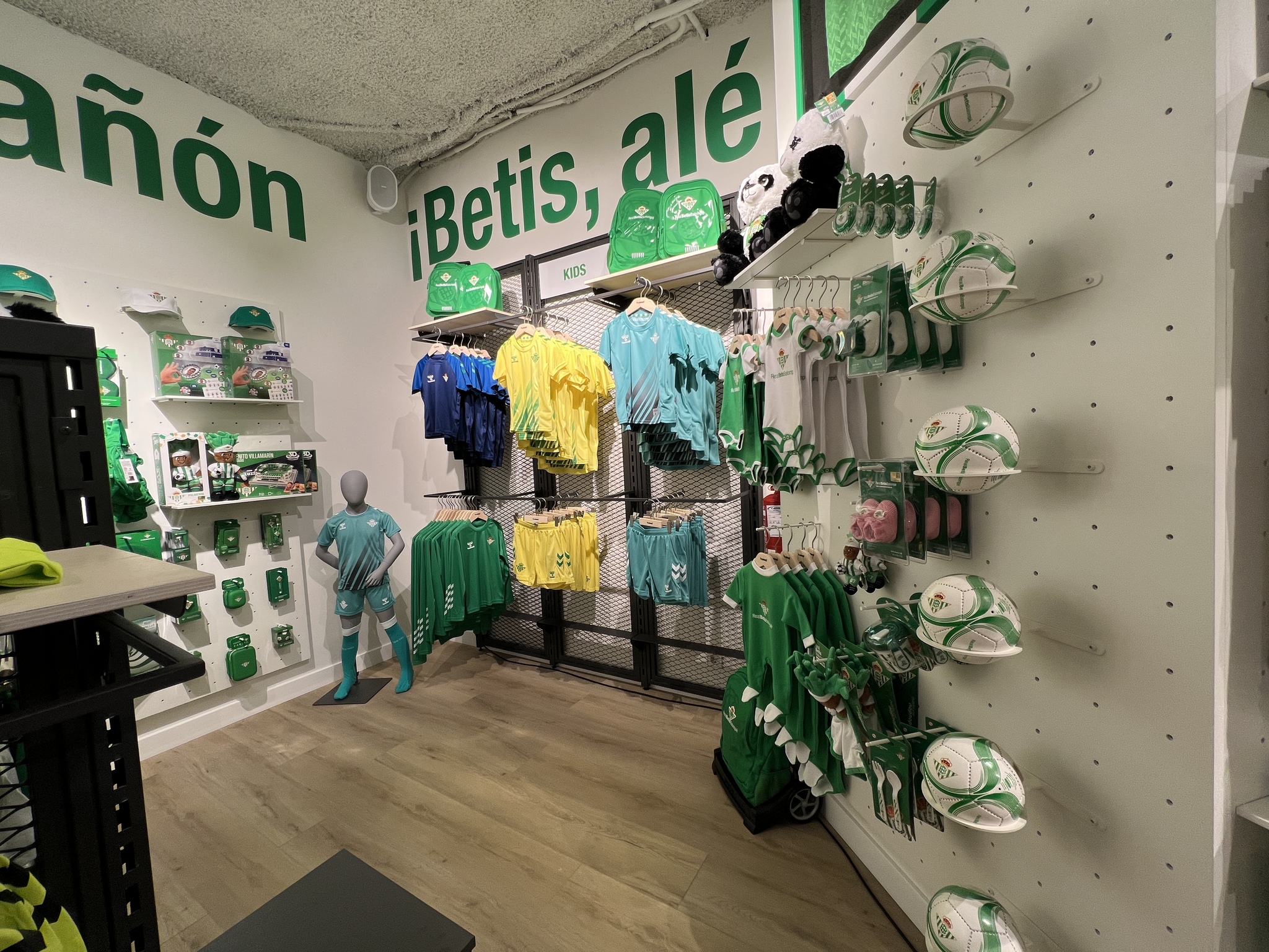 Nueva tienda oficial del Betis en Sevilla