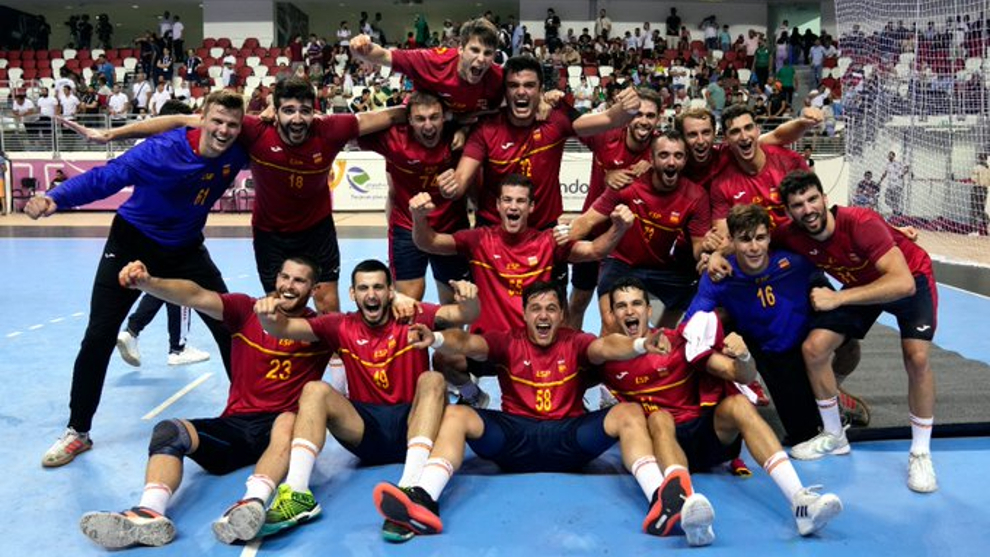 La selección española celebra el oro en los Juegos Mediterráneos /