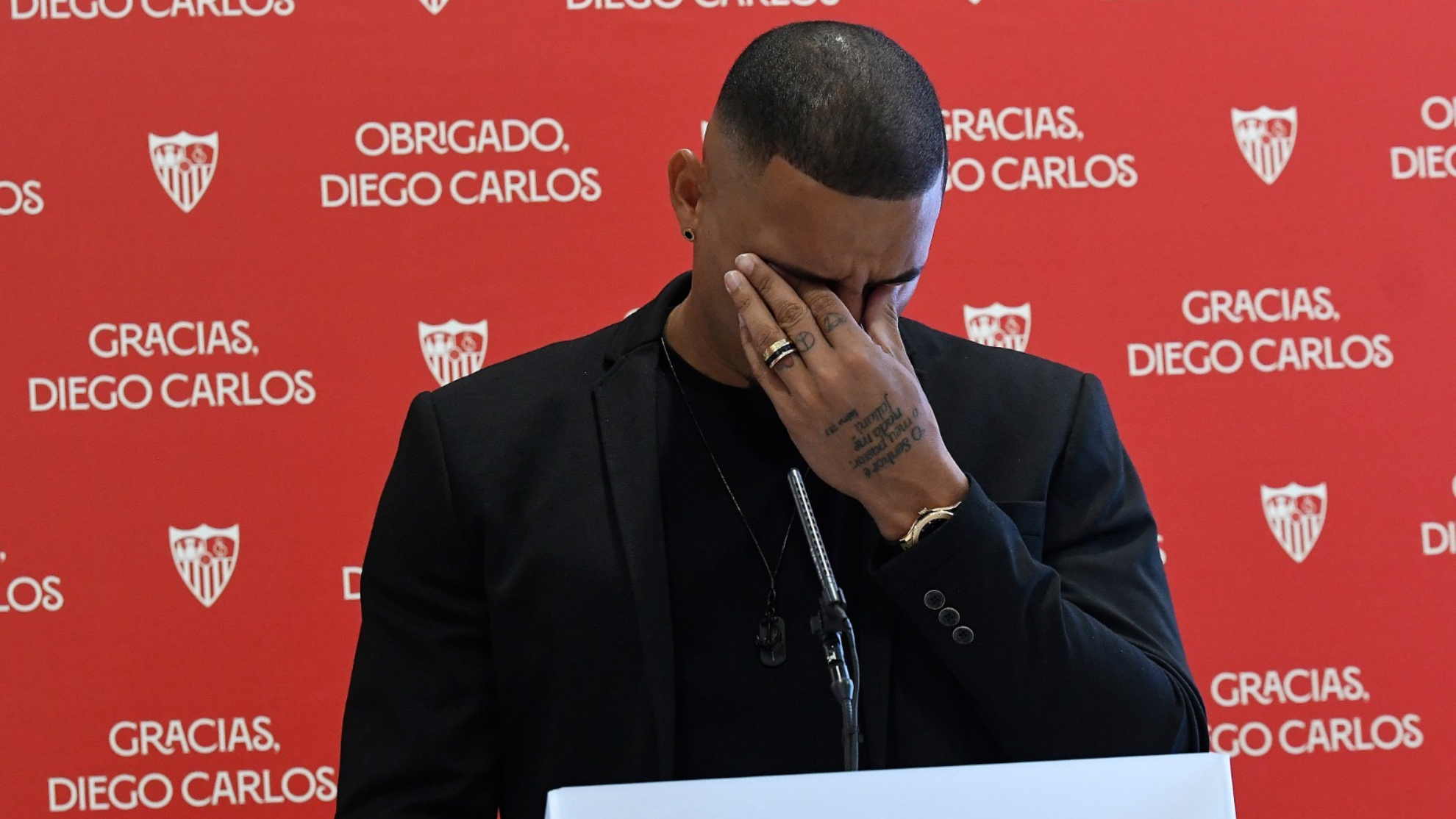 Diego Carlos se despide entre lágrimas: "Se va un sevillista..." thumbnail