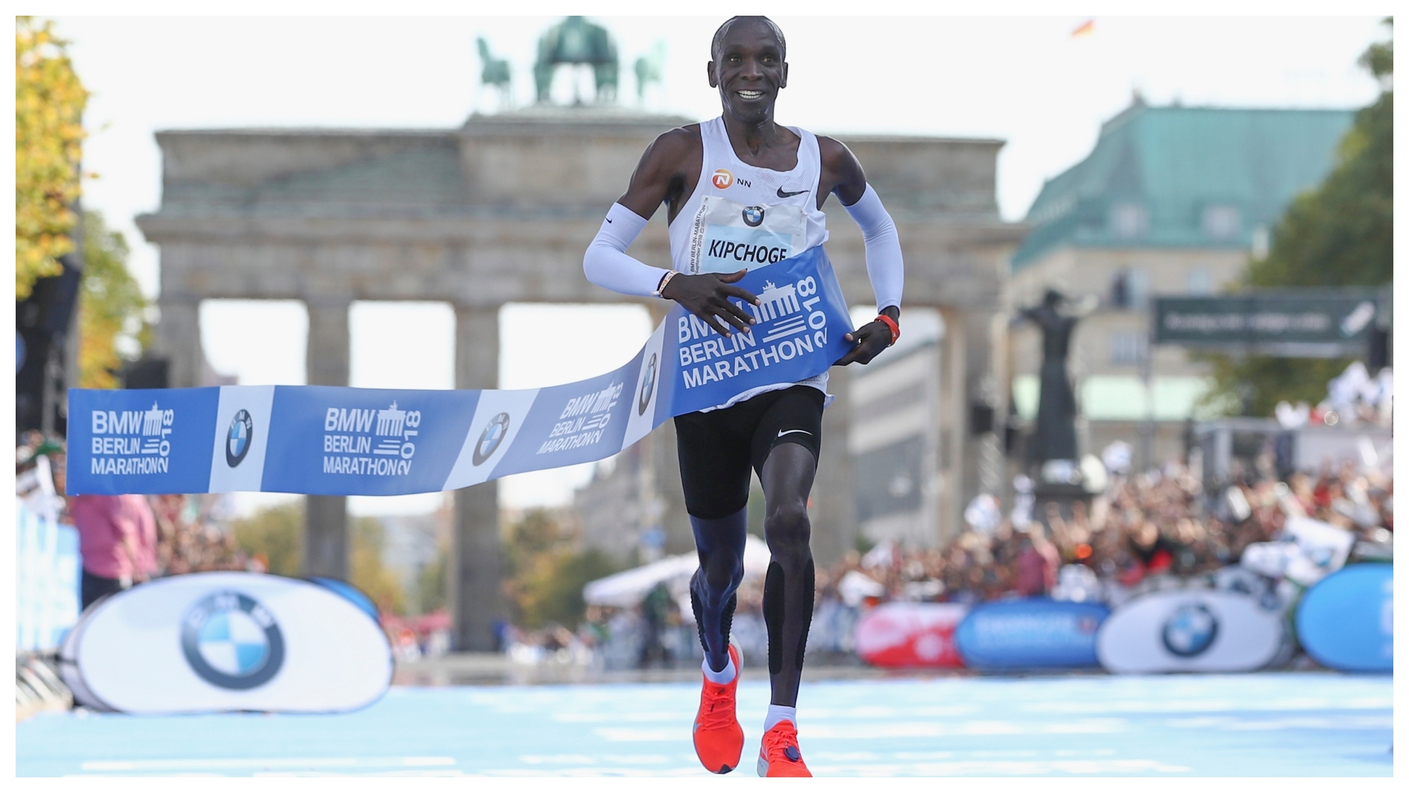 Eliud Kipchoge se impone en el Maratón de Berlín de 2018 con récord del mundo.