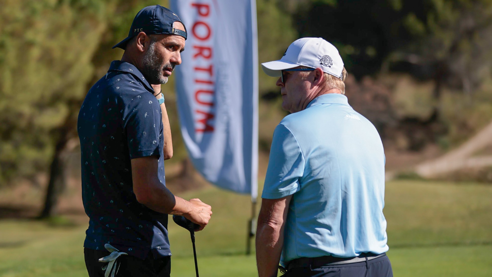 Koeman y Guardiola en el torneo de golf solidario que organiza el neerland�s.