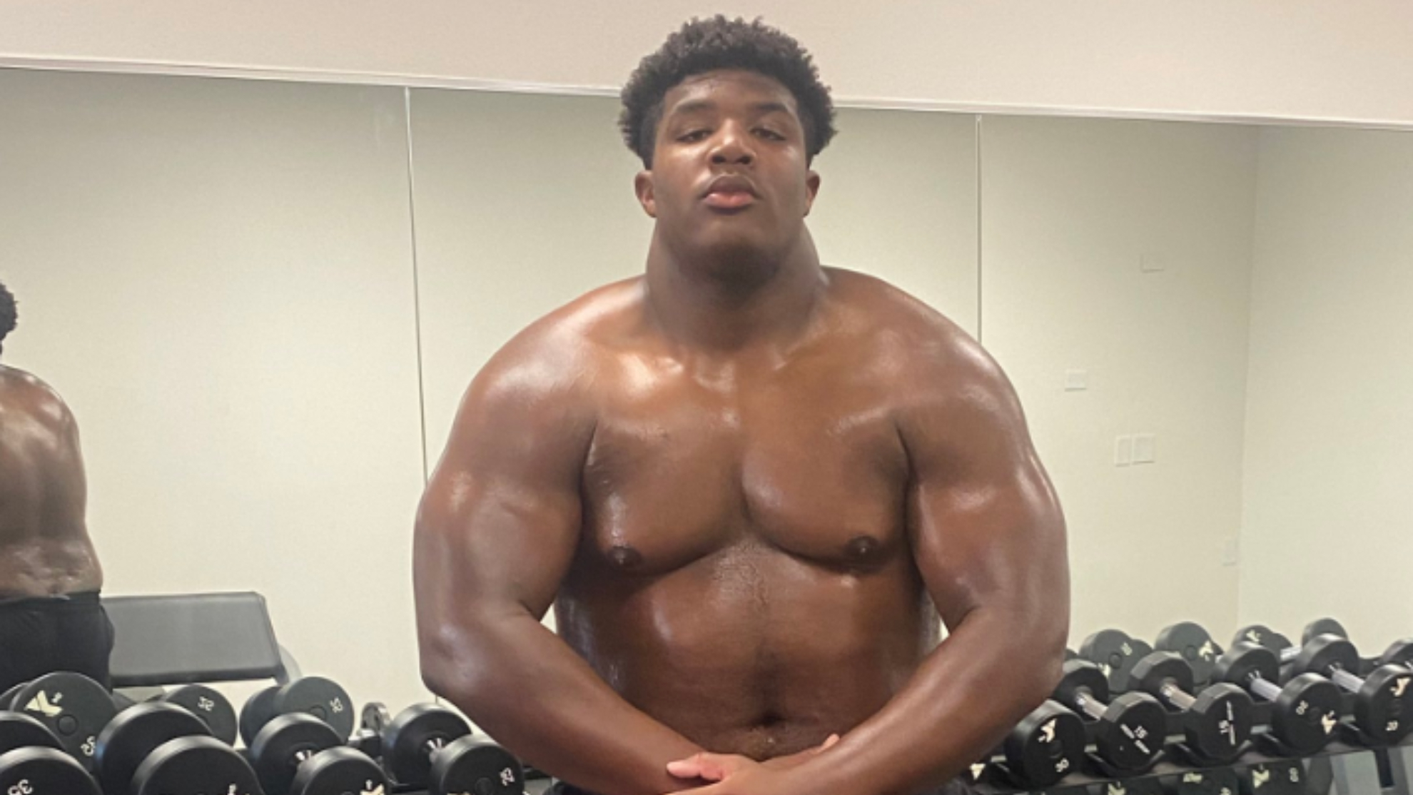 La 'bestia' que viene en la NFL: 14 años, 136 kilos y se mueve así