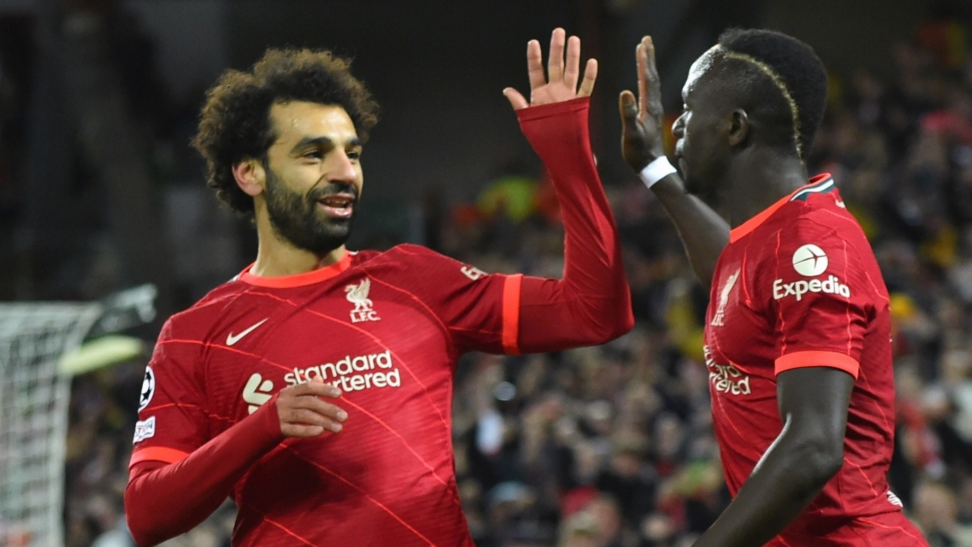 Sadio Mané y Mohamed Salah celebran un gol con el Liverpool.