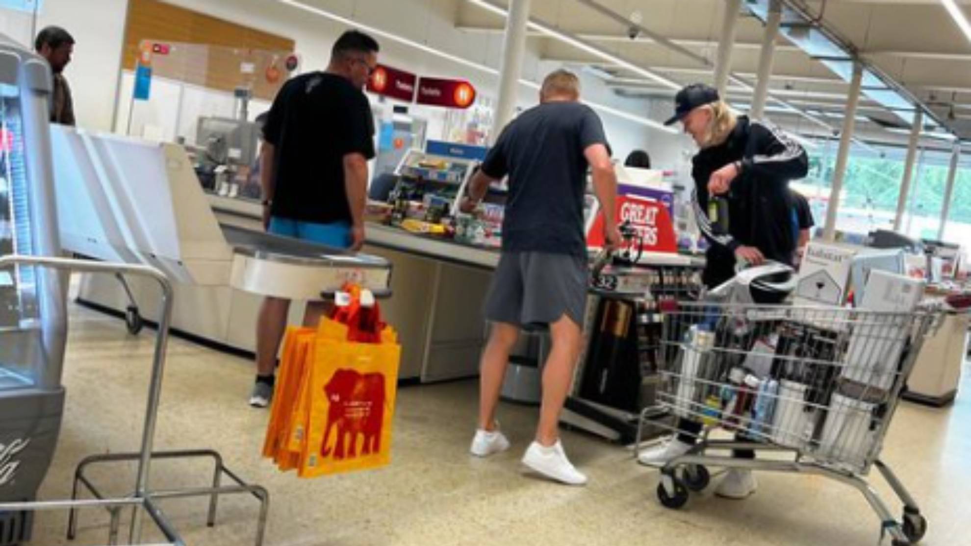 La curiosa compra de Haaland en un supermercado en Mánchester y la burla al 'fichaje' del Madrid
