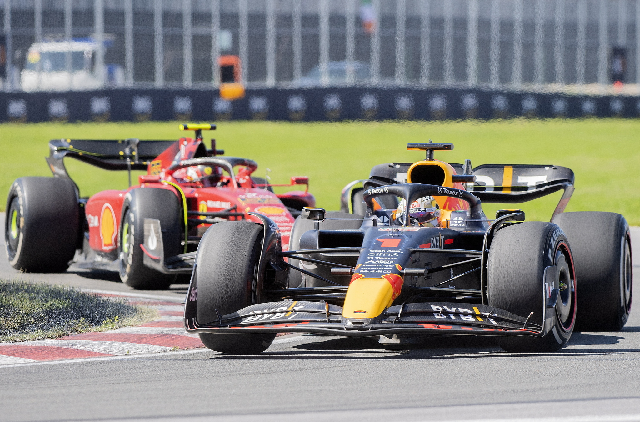 Ferrari y Red Bull en pista
