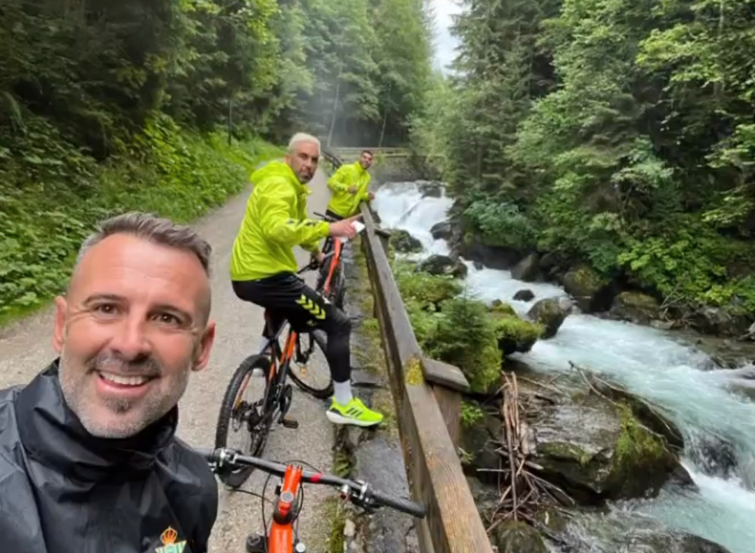Doblas, Bravo y Dani, en una excursión en bicicleta