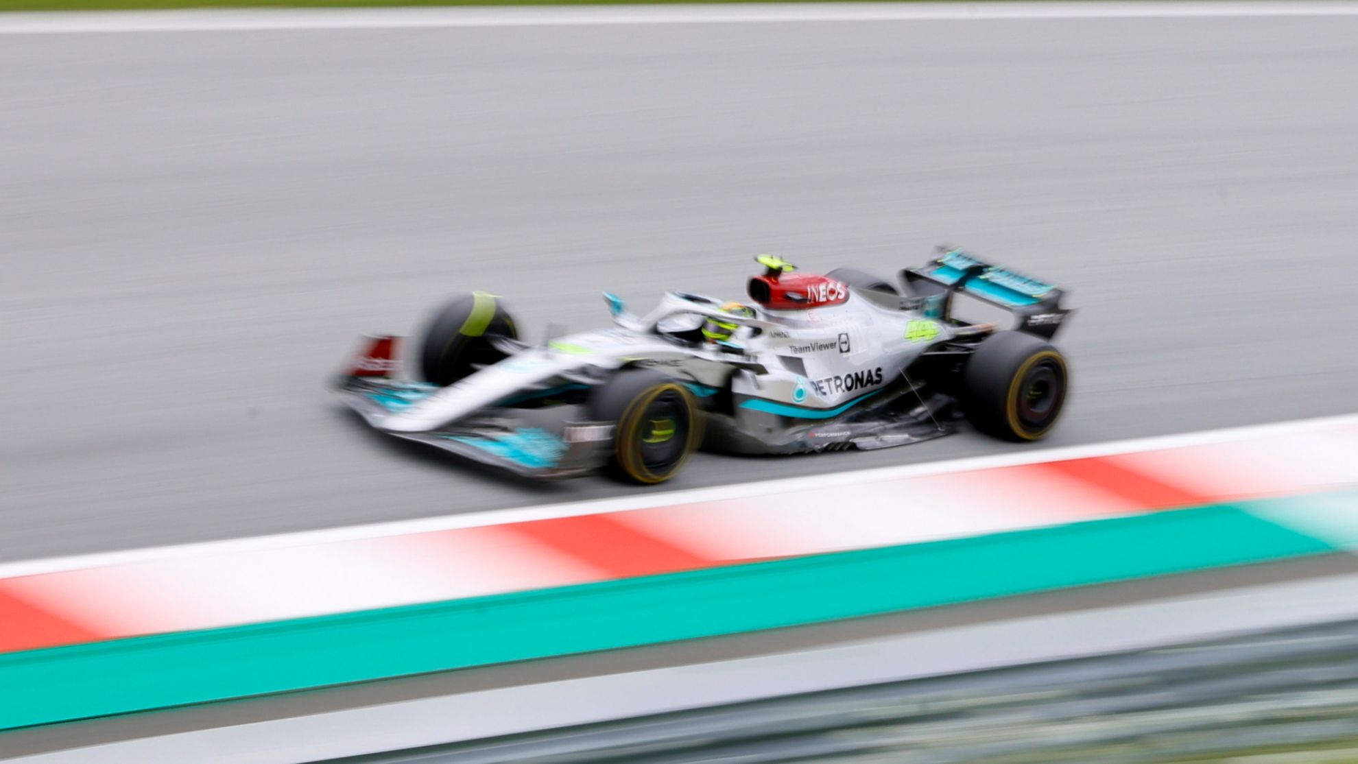 Lewis Hamilton - Gran Premio de Austria - Mercedes - Formula 1 - mecanicos - montaje
