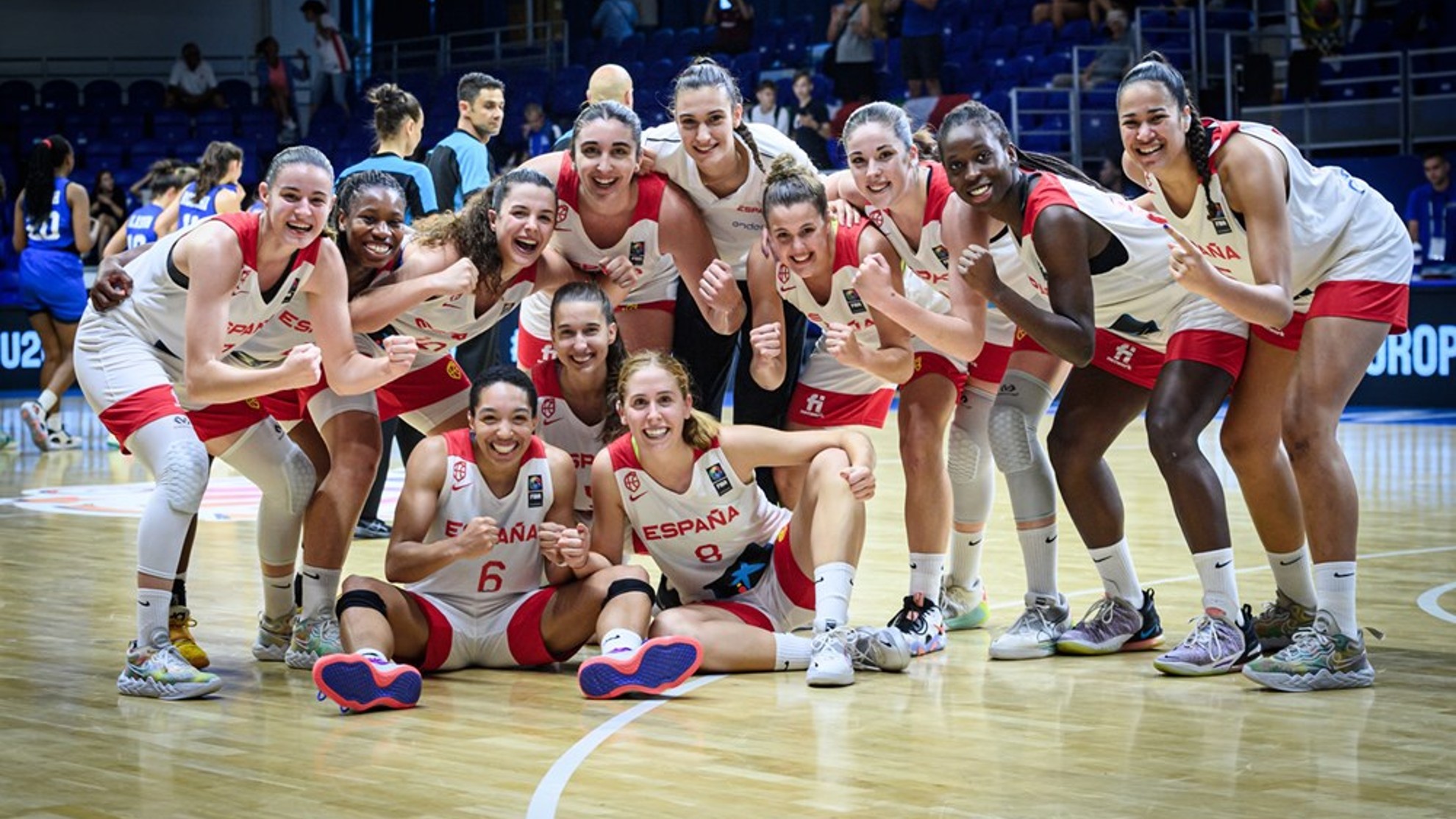 La selección femenina U20 celebra la victoria ante Italia y el pase a la final del Europeo.