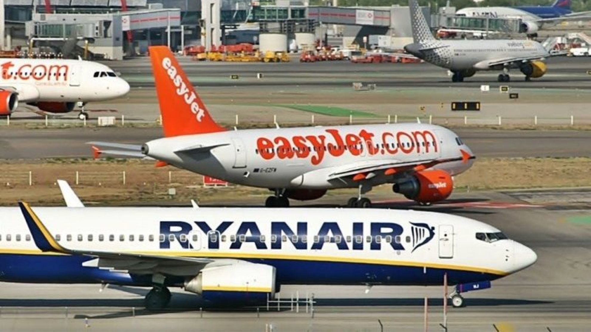 Las huelgas de Ryanair y EasyJet colapsan los aeropuertos con 30 cancelaciones y ms de 240 retrasos