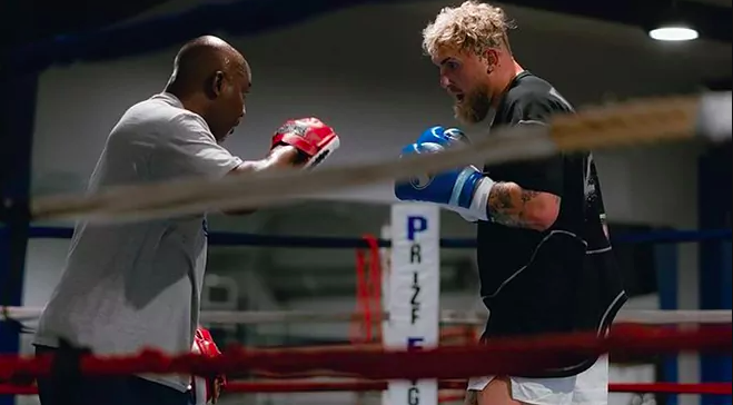 Jake Paul in the ring, training.
