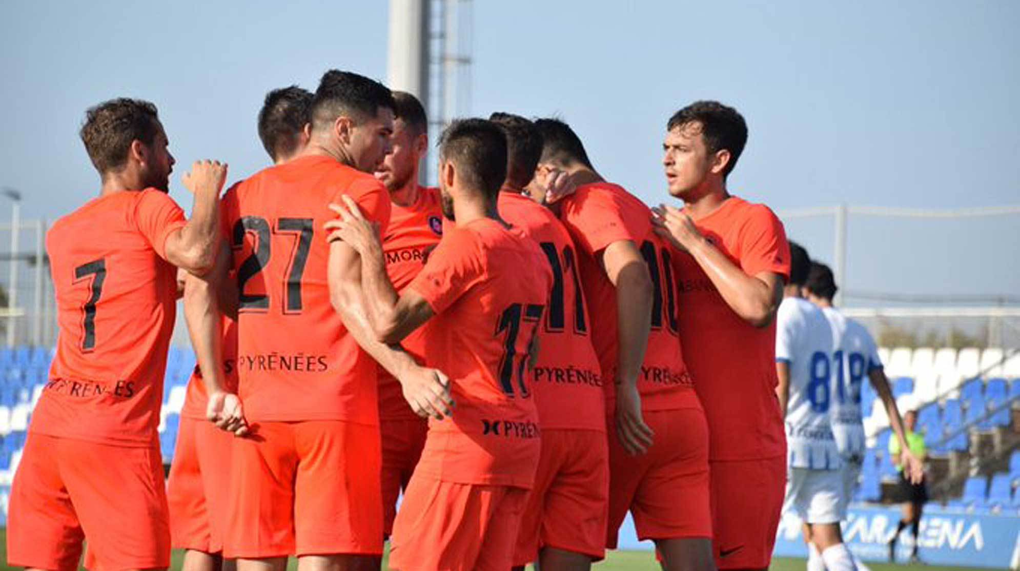 Los jugadores del conjunto del Principado celebran su primer gol al Leganés