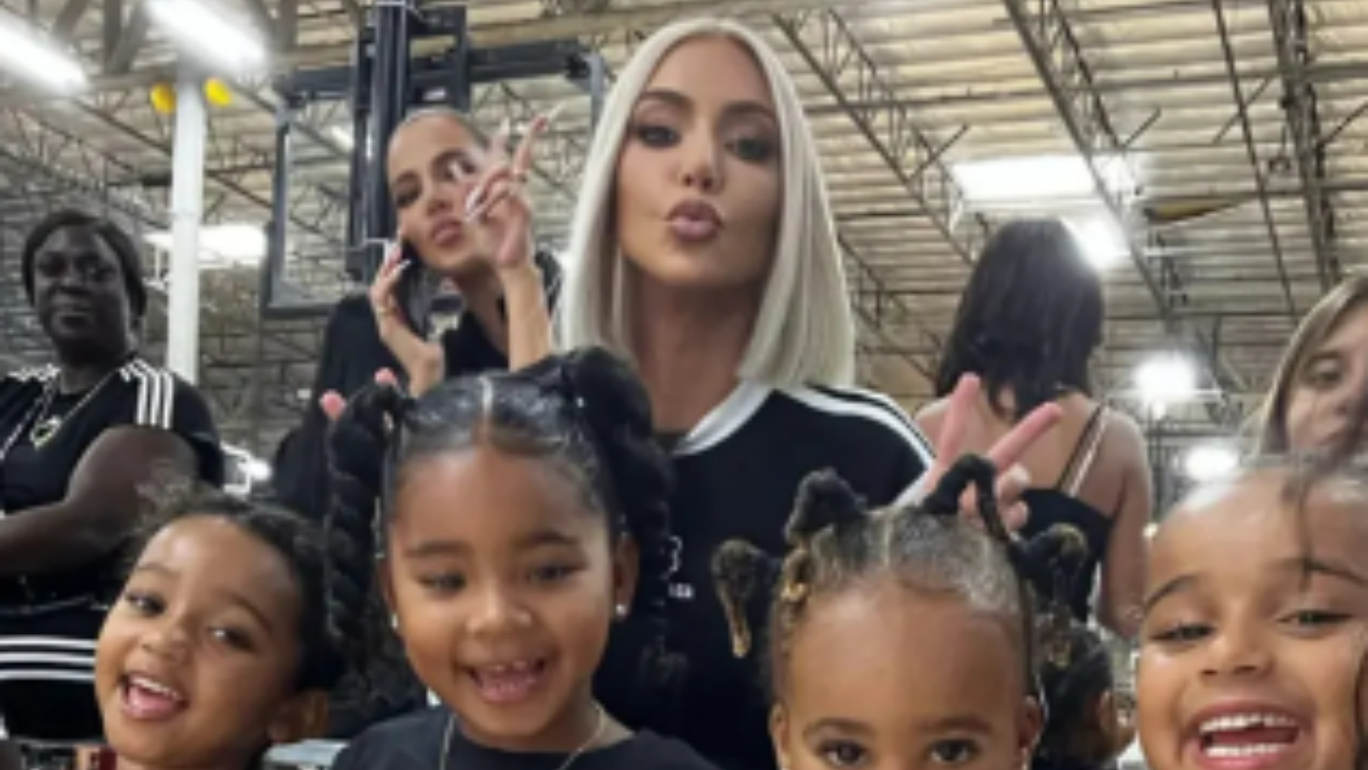 Khlo Kardashian with nieces