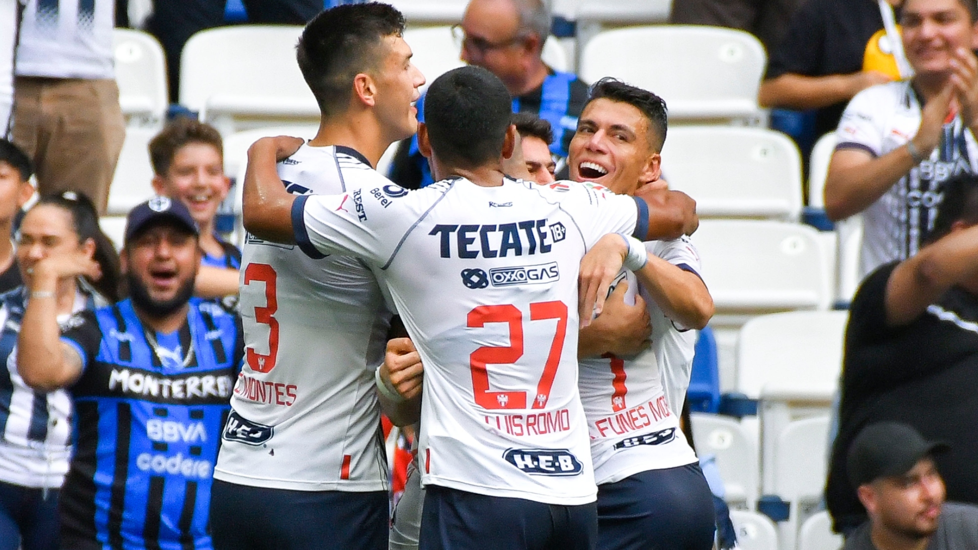 Jugadores del Monterrey en festejo de gol