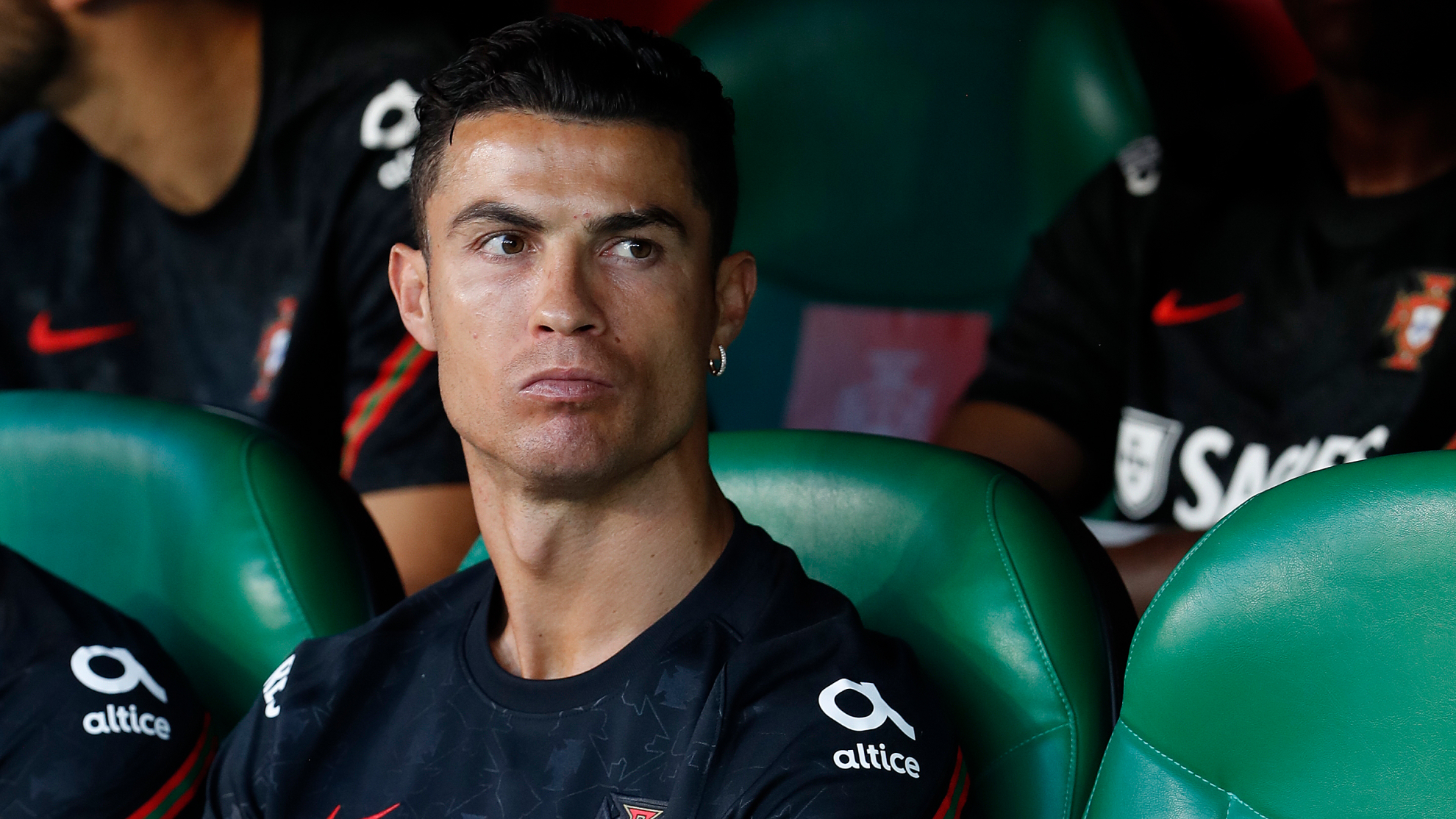 Cristiano Ronaldo (38) en el banquillo durante un partido con Portugal.