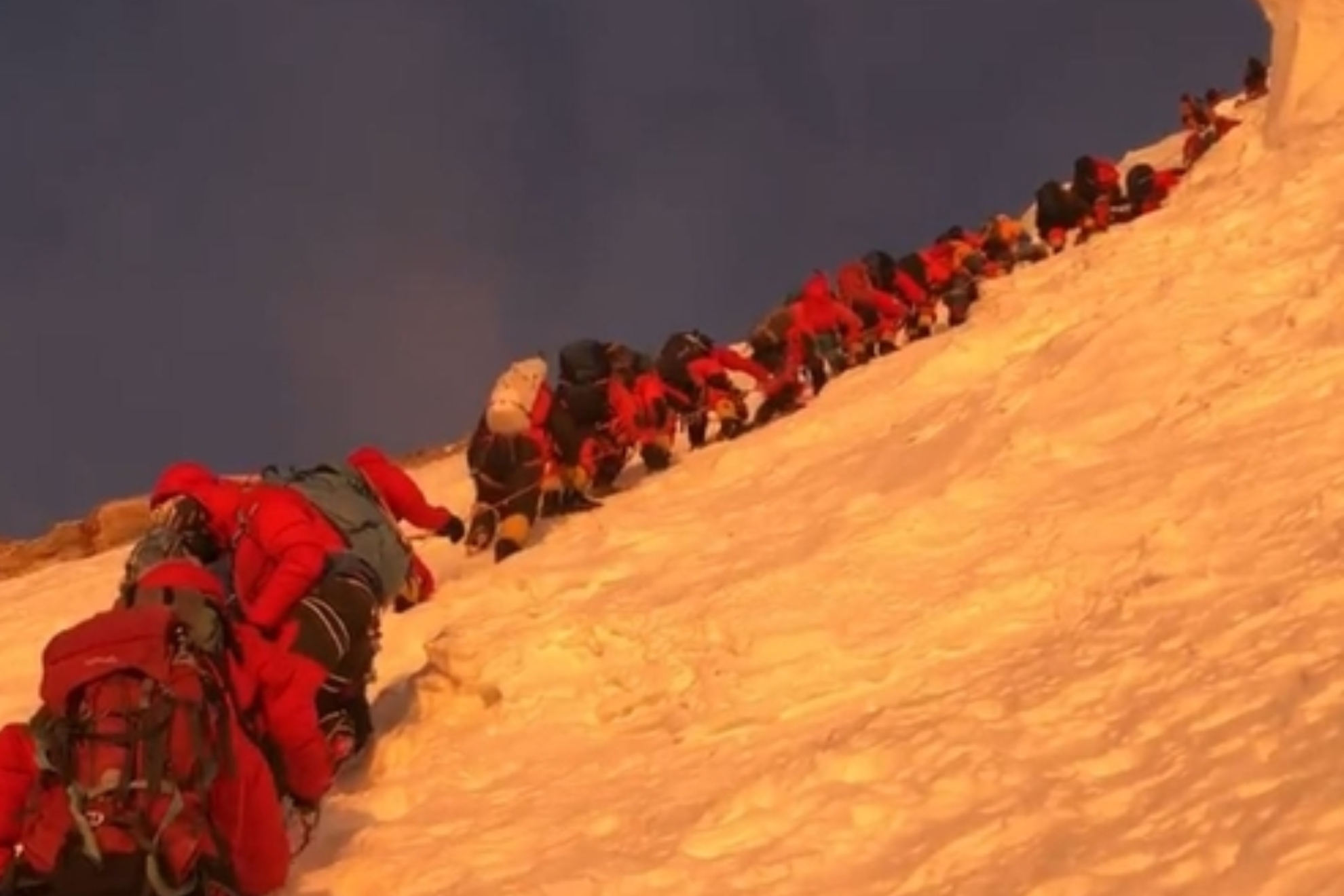 Atasco en el K2: colas para llegar a la cima en una zona muy peligrosa