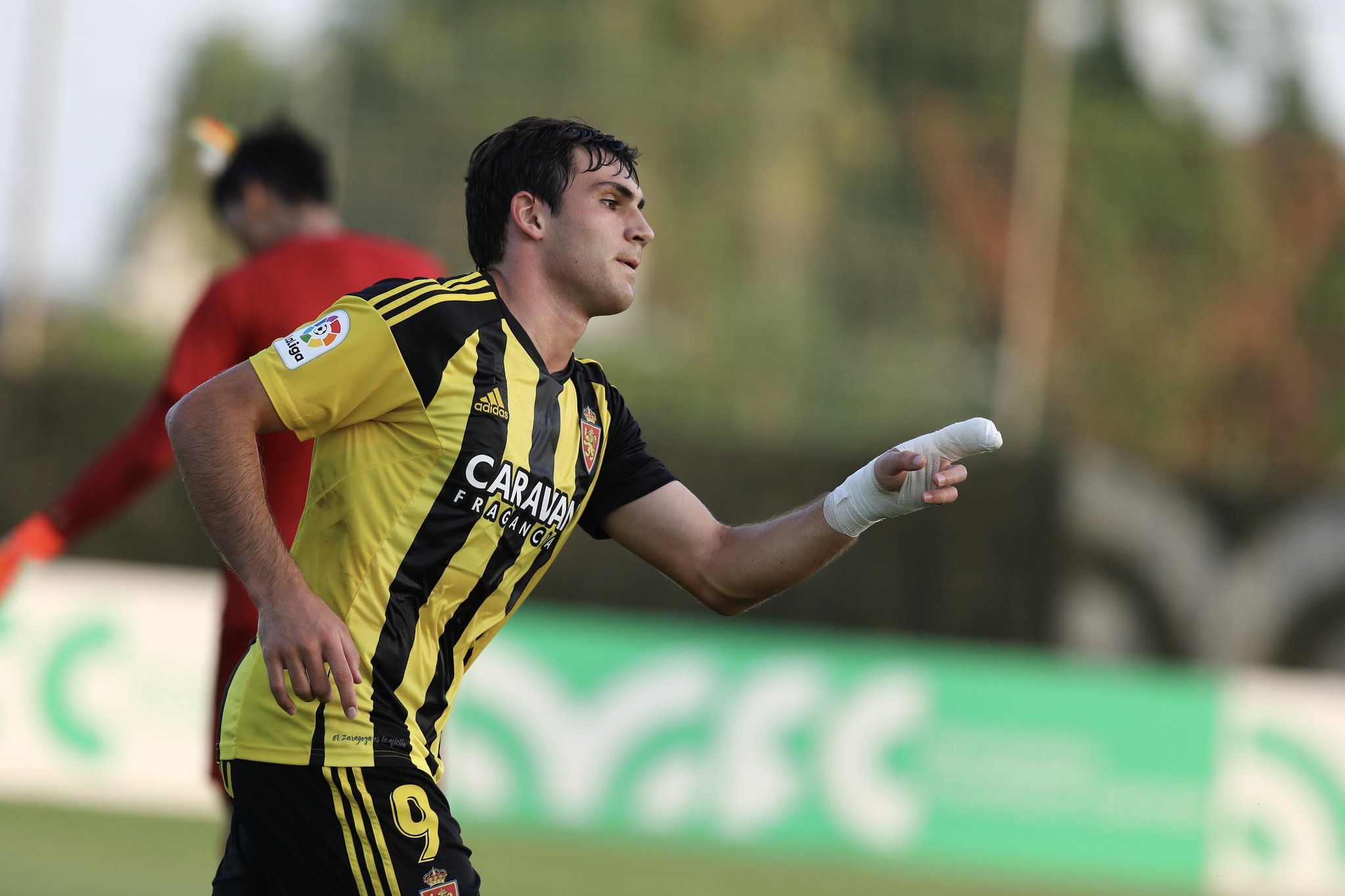 Iván Azón celebra su gol en la victoria de hoy por 2-1 ante el Al-Shabab. TWITTER/@realzaragoza