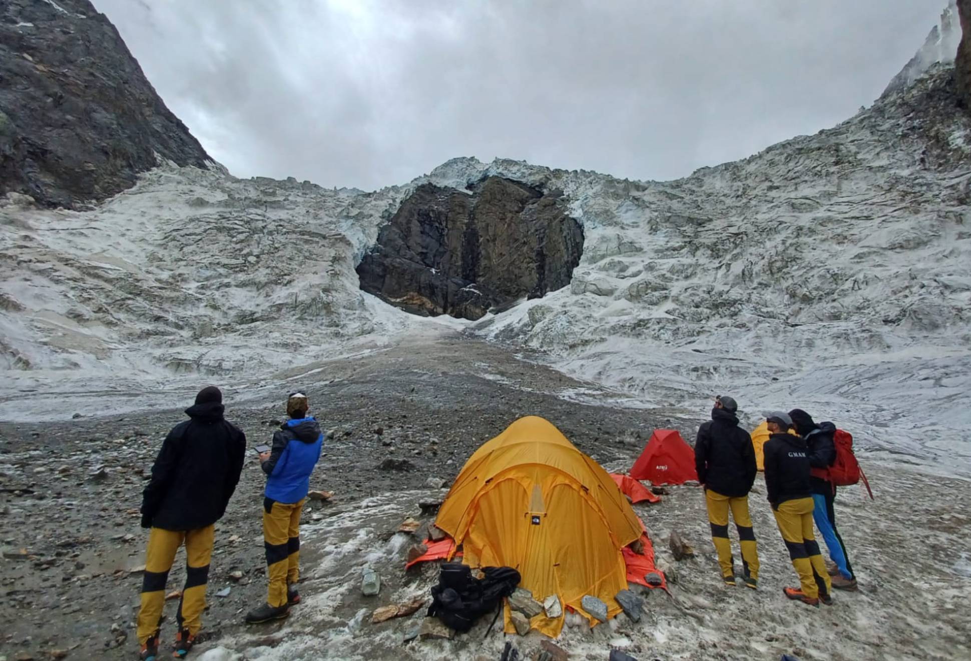 Diario de la expedición al Honbroc Peak: Cine de verano a más de 4000m