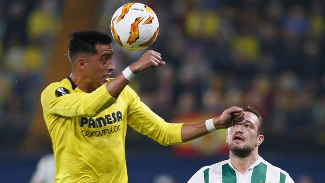 Ramiro Funes Mori durante un juego del Villarreal en Europa League