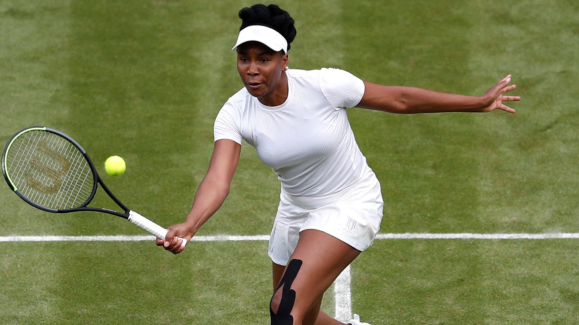 Venus Williams cae en su regreso en la modalidad de singles