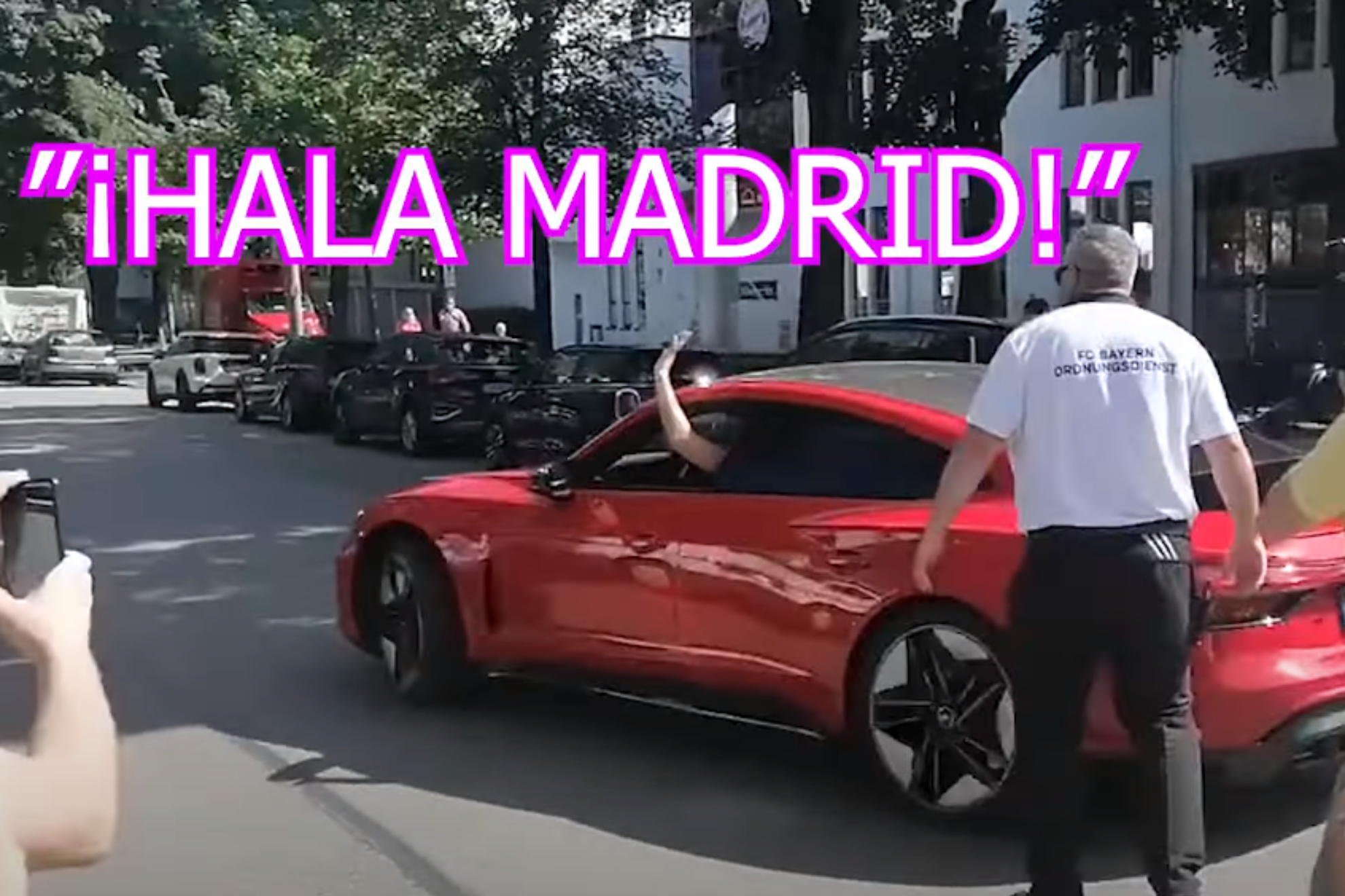 Lewandowski regresa a Múnich para recorger sus cosas...¡y le gritan 'Hala Madrid'!