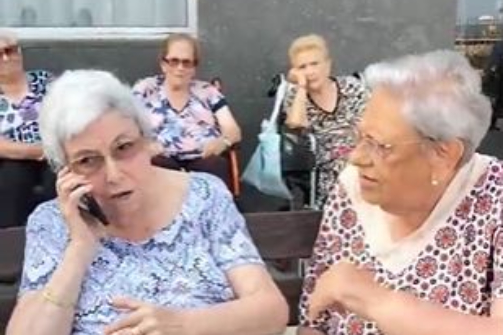 'Las motoabuelis', las ancianas que triunfan en Tik Tok bailando temas de Rosalía