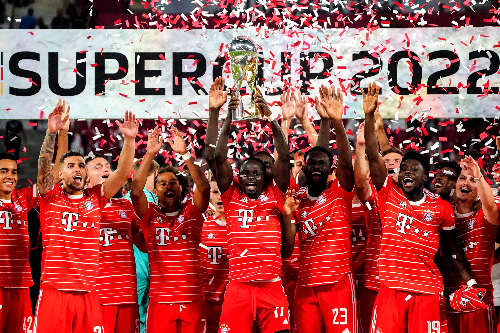 El Bayern levanta la reciente Supercopa de Alemania. / EFE