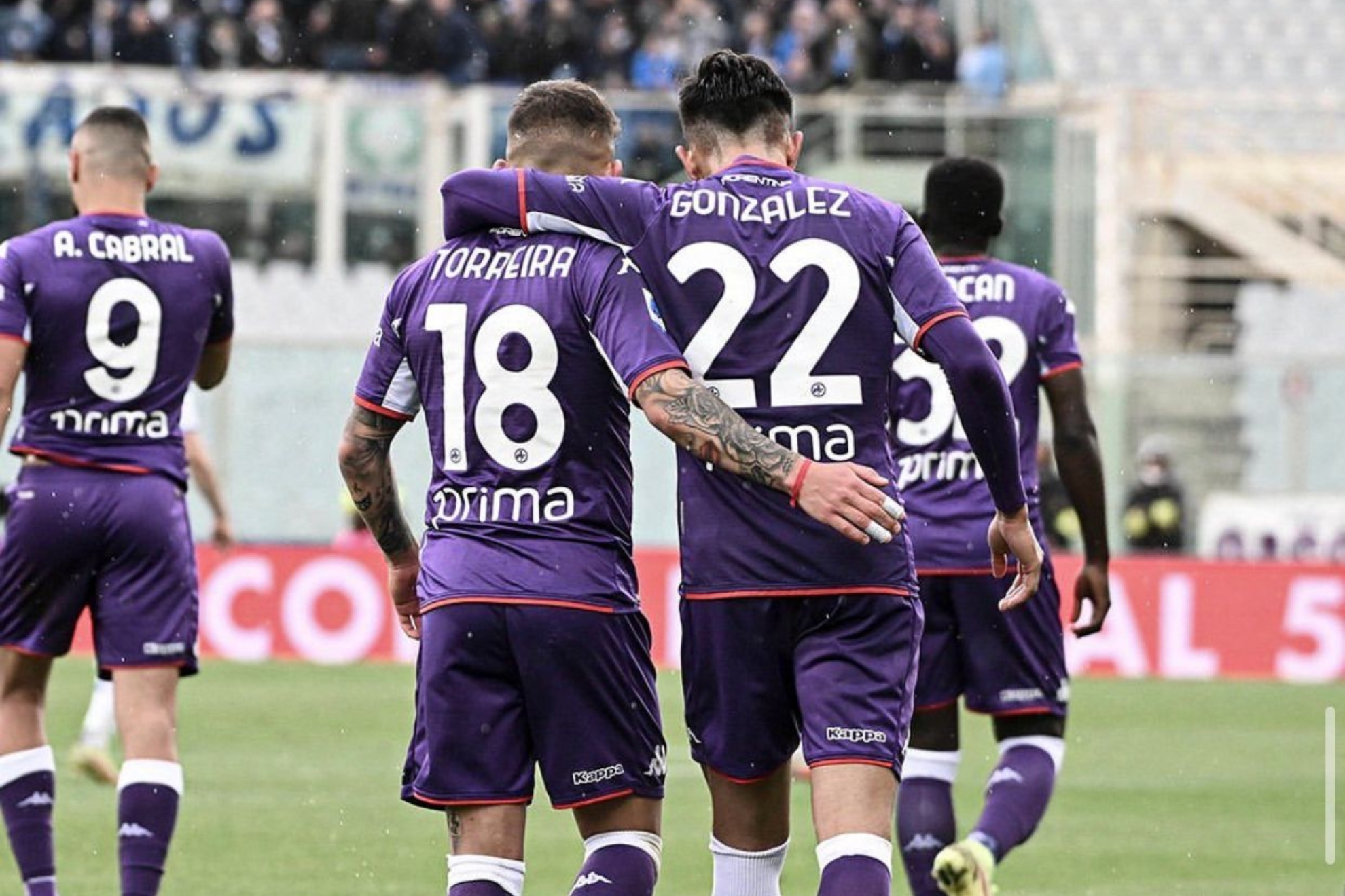 Lucas Torreira durante un partido con la Fiorentina.