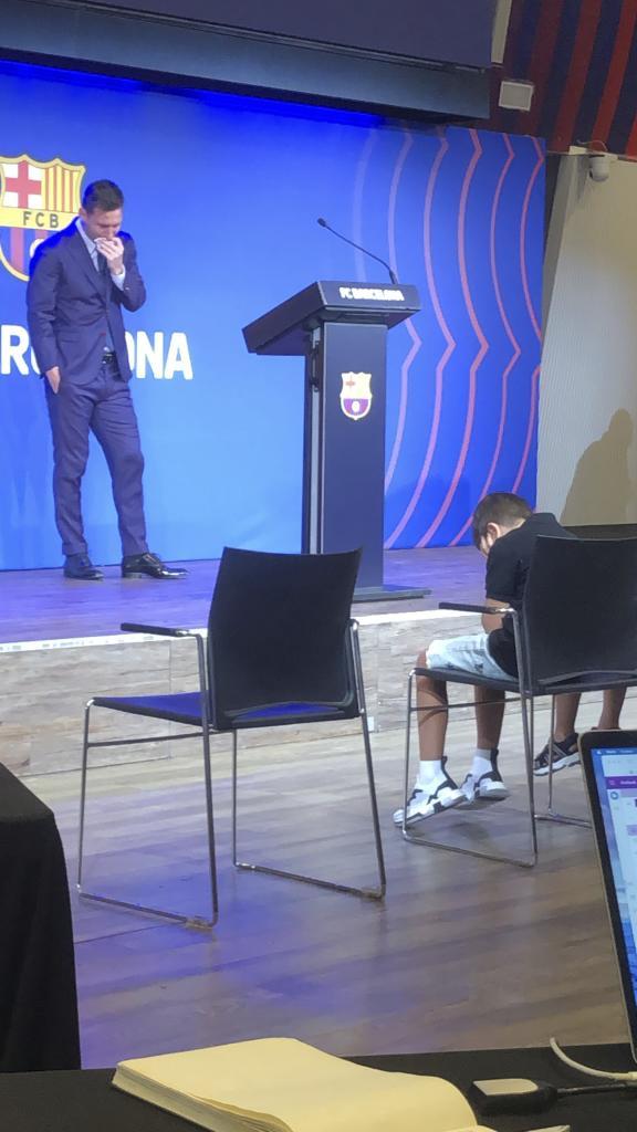 Leo Messi llora en su despedida como azulgrana.
