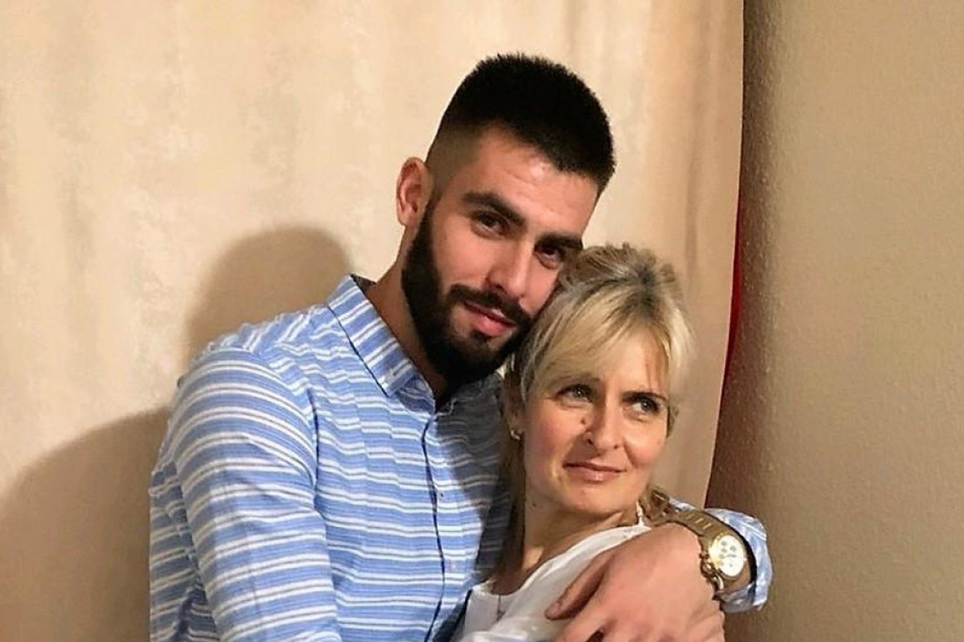El futbolista Peric-Komsic y su madre Ljiljana / Damir Begovi