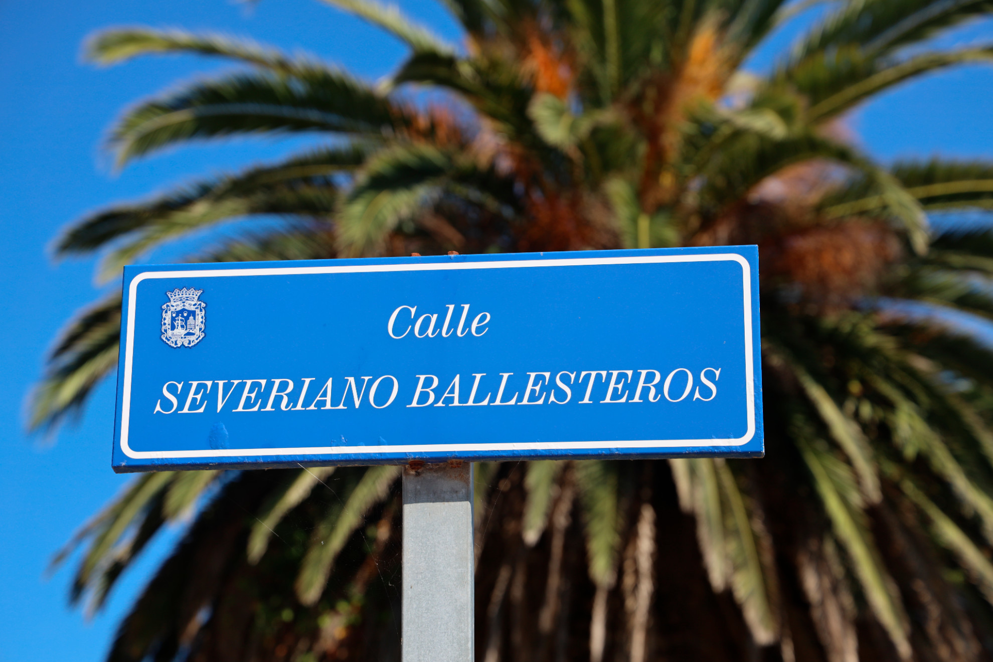 Calle en el paseo marítimo de Santander con el nombre de Severiano Ballesteros