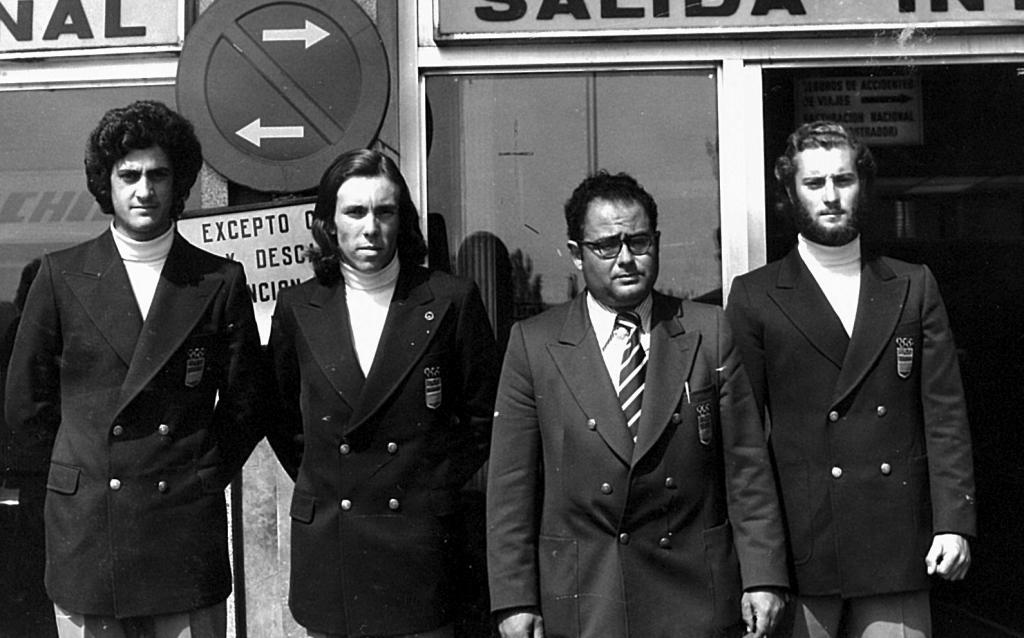Eduardo Herrero Álvarez, con miembros del equipo nacional junior. 1976./  Foto: Archivo MARCA