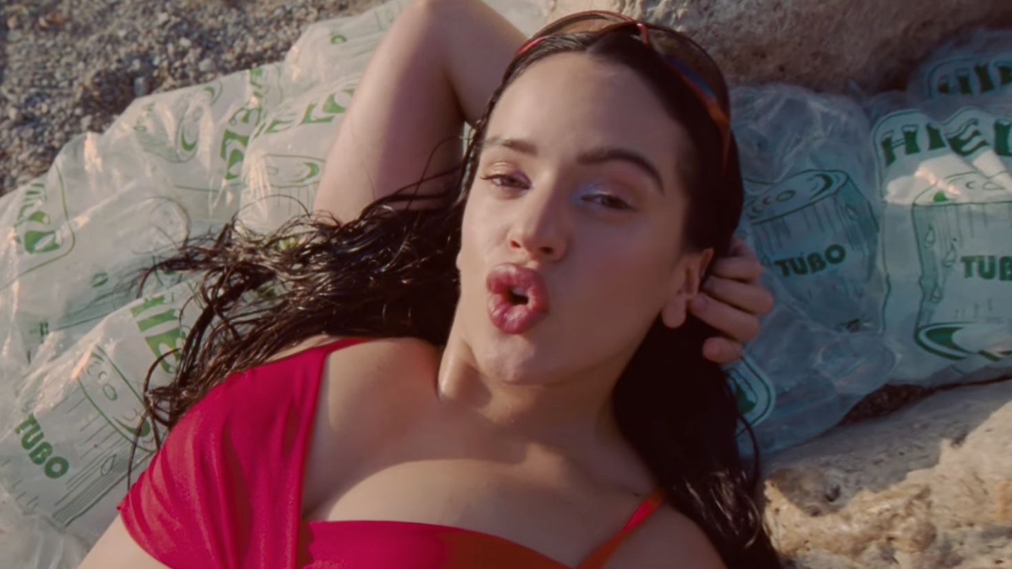 Rosalía lanza el videoclip oficial de la canción del verano: 'Despechá', su homenaje particular al 'playeo' español