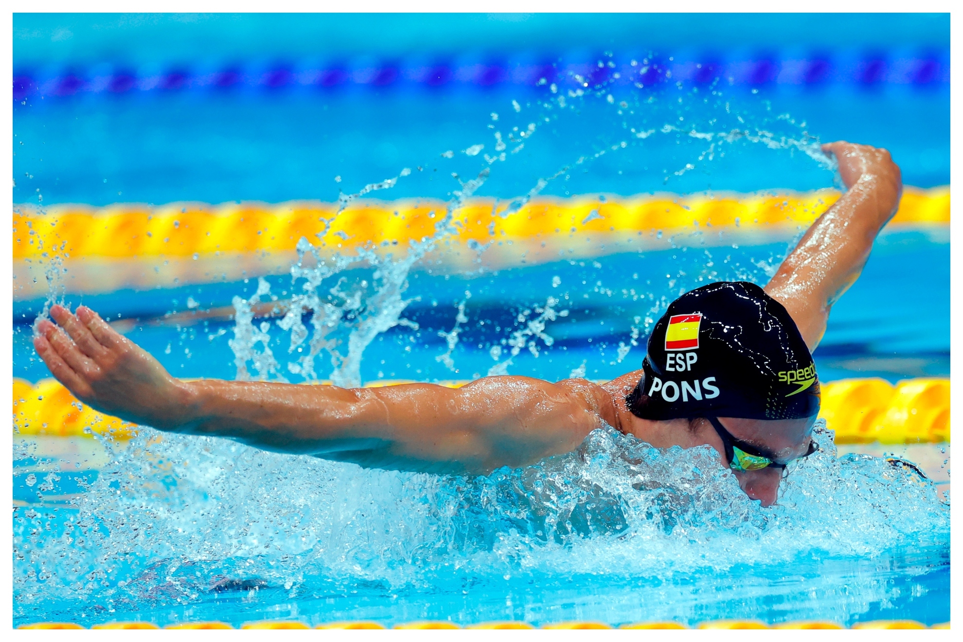 Joan Lluis Pons nadando el tramo de mariposa en los 400 m estilos / EFE