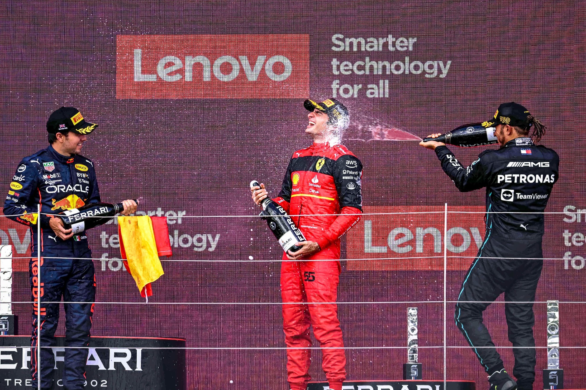 Carlos Sainz celebrando la victoria en Silverstone | CHRISTIAN BRUNA EFE