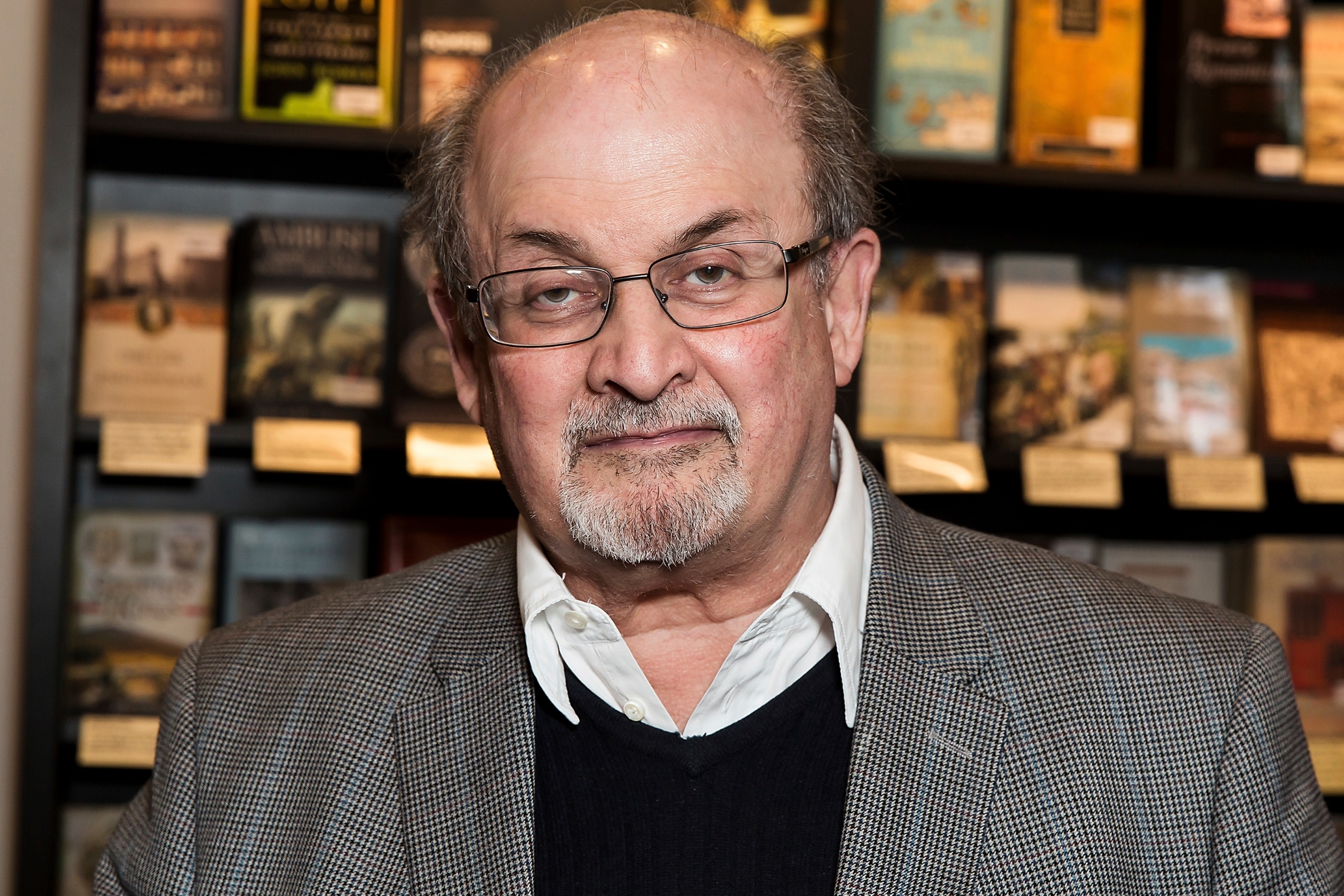 ¿Qué le pasó al escritor Salman Rushdie en Nueva York? Reporte de última hora y todas las noticias | Reuters