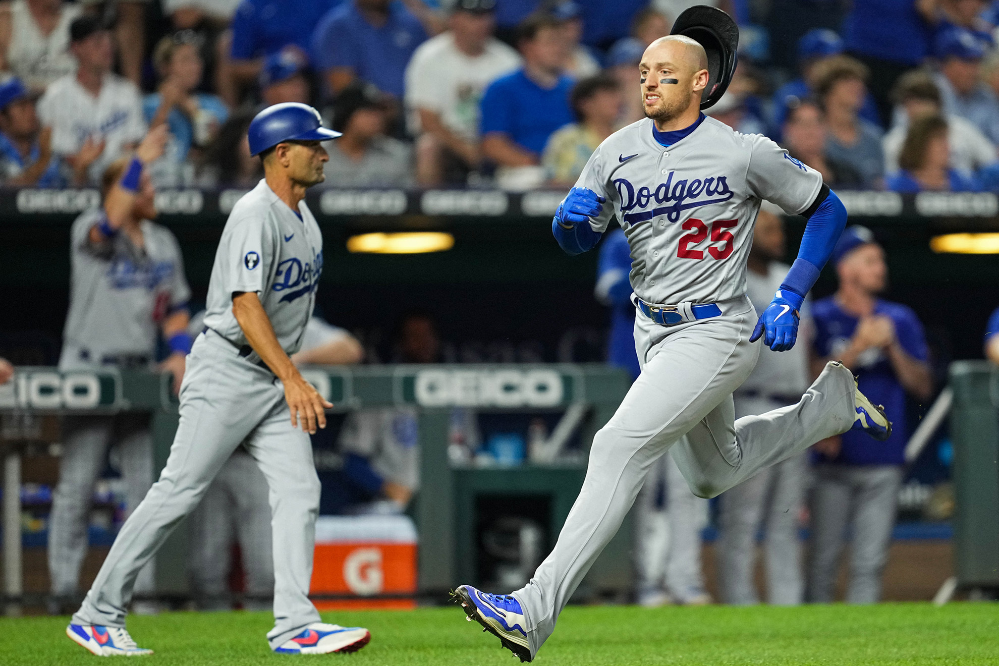 Dodgers logran una victoria más en la MLB ante los Royals. Reuters