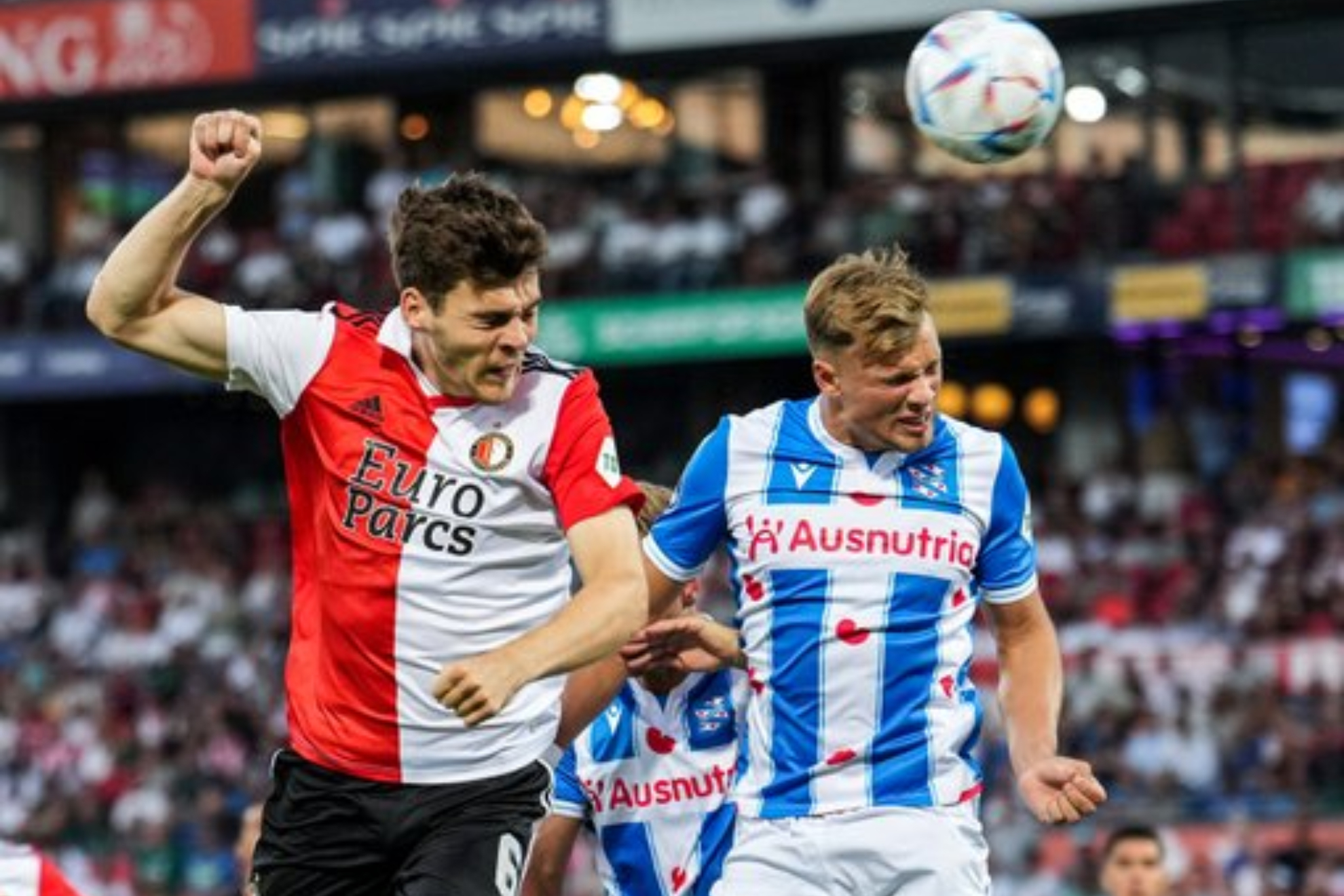 ¿Debuta Santiago Giménez? Sigue el marcador del Feyenoord vs Heerenveen al momento. | @Feyenoord