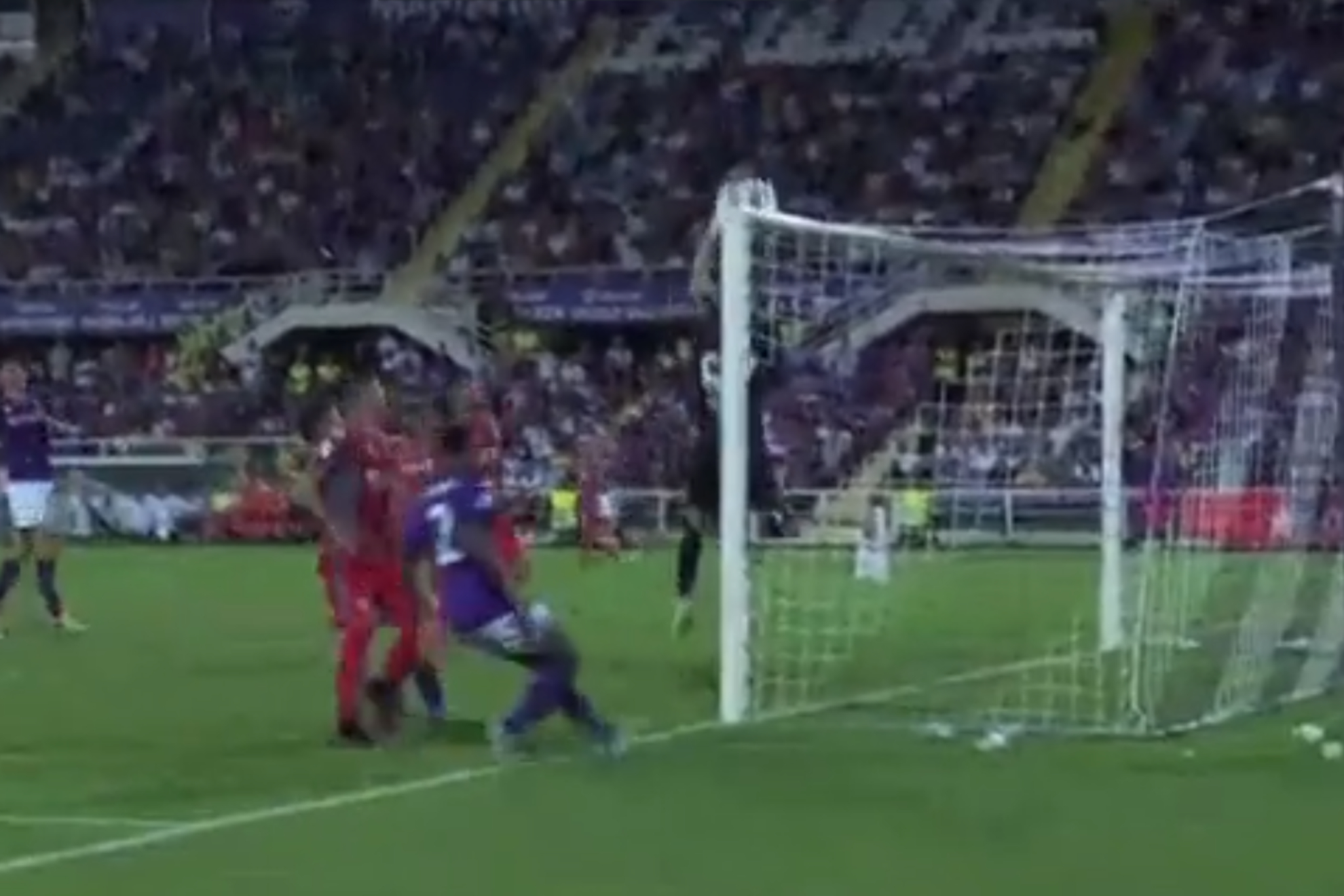 La Fiorentina no puede con el Cremonese y en el 95' pasa esto: un regalo de tres puntos