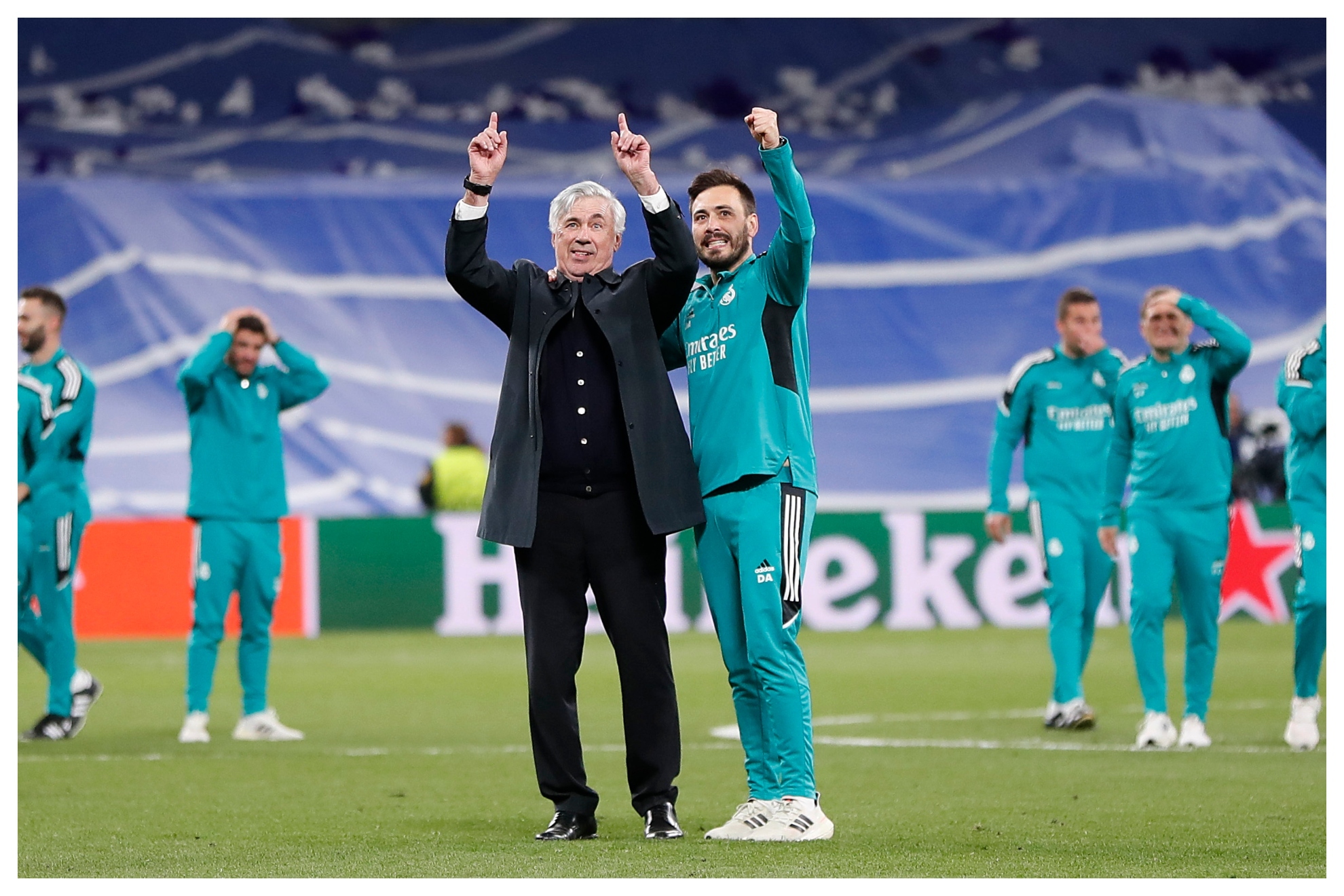Carlo y Davide Ancelotti celebran la remontada al Manchester City/ANGEL RIVERO