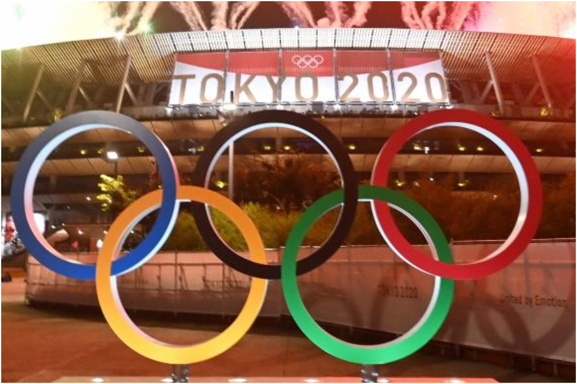Los aros olímpicos en el exterior del estadio olímpico Tokio / EFE.