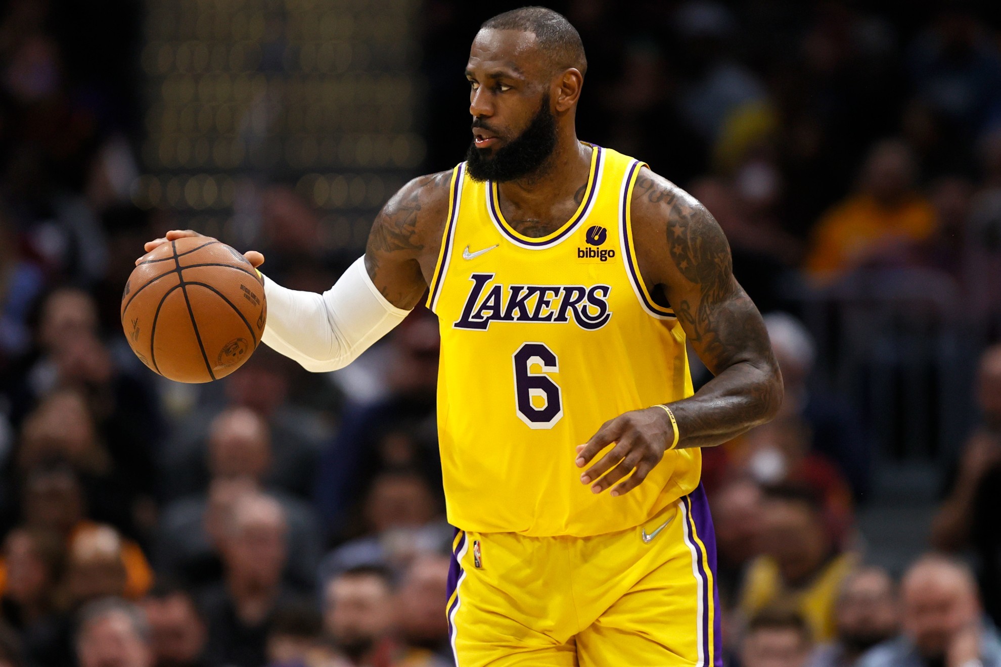 Los Angeles Lakers y LeBron James acuerdan una extensión de contrato de 2 años y 97.1 millones | AP