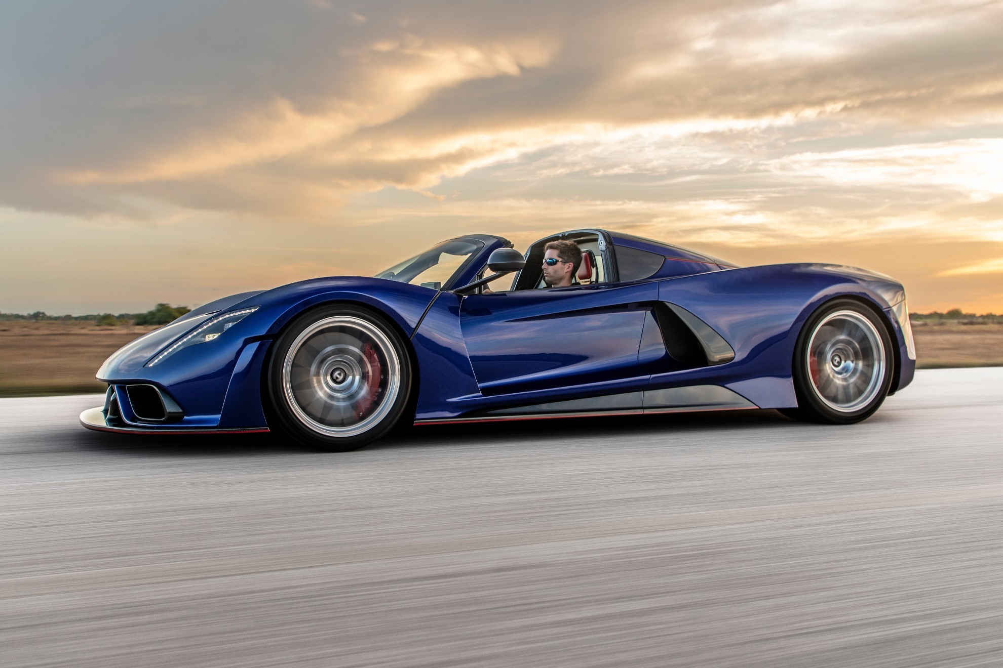Hennessey Venom F5 Roadster - record de velocidad de un descapotable - Monterey Car Week - Bugatti Chiron - 300 mph