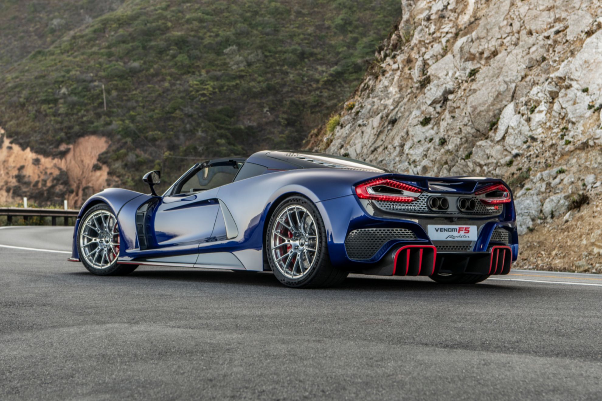 El Venom F5 Roadster se ha presentado en la Monterey Car Week de California.